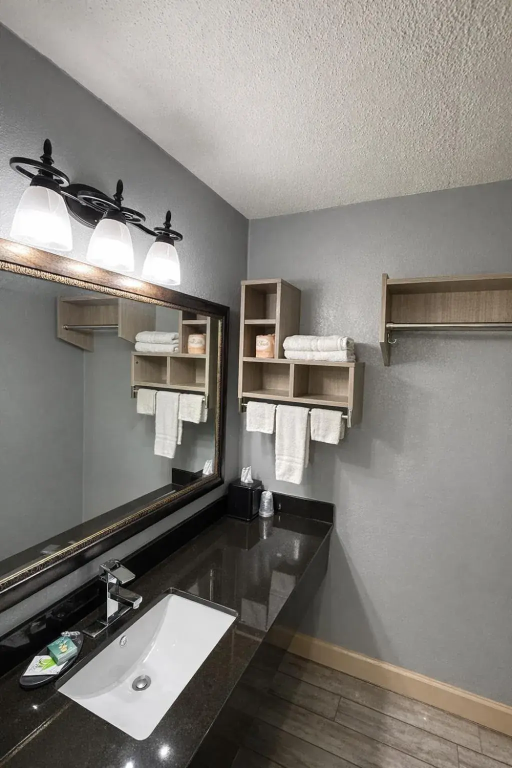 King Suite in Milan inn & Suites King Suite in Milan inn & Suites