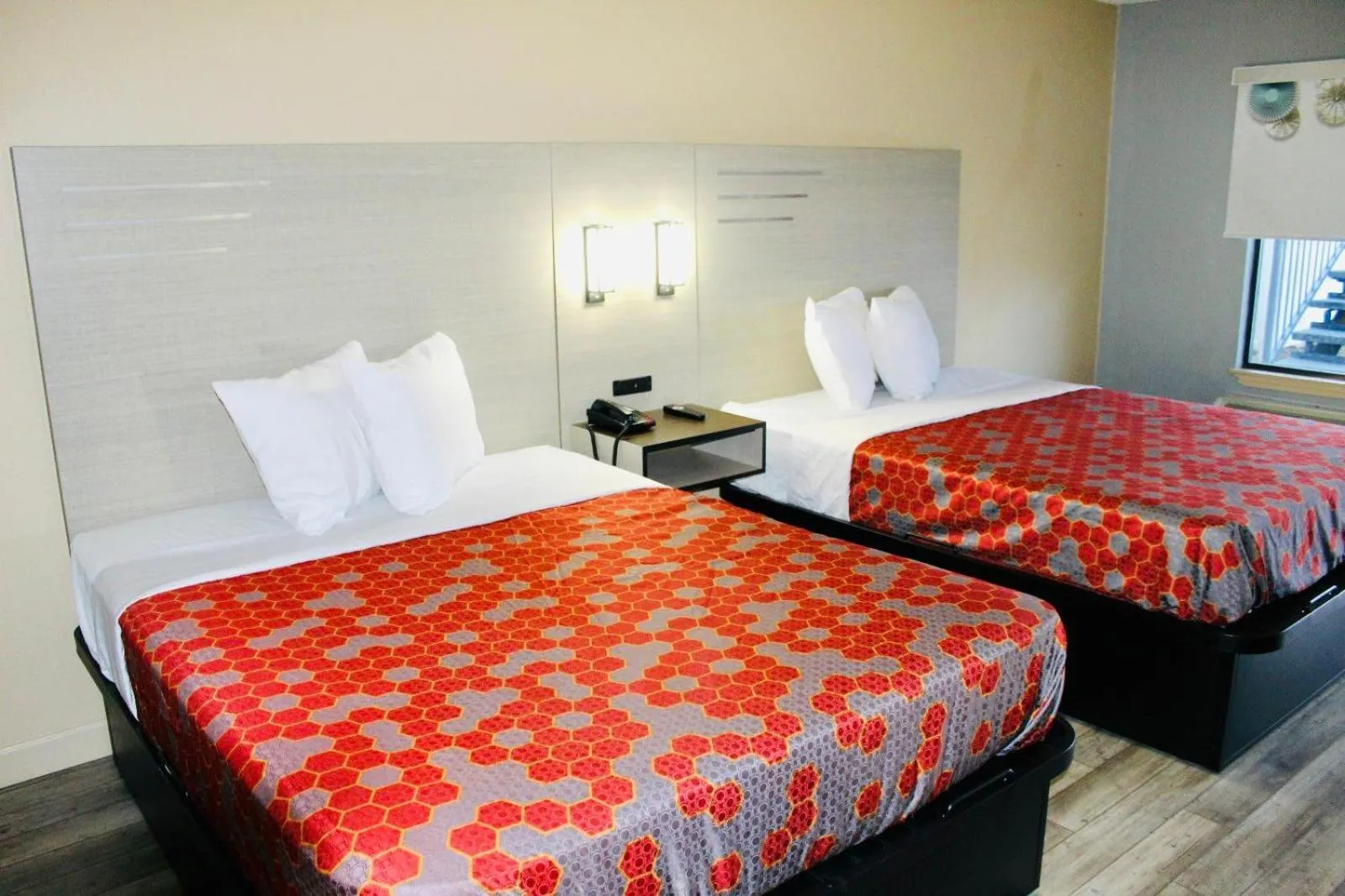 Bed in Milan inn & Suites