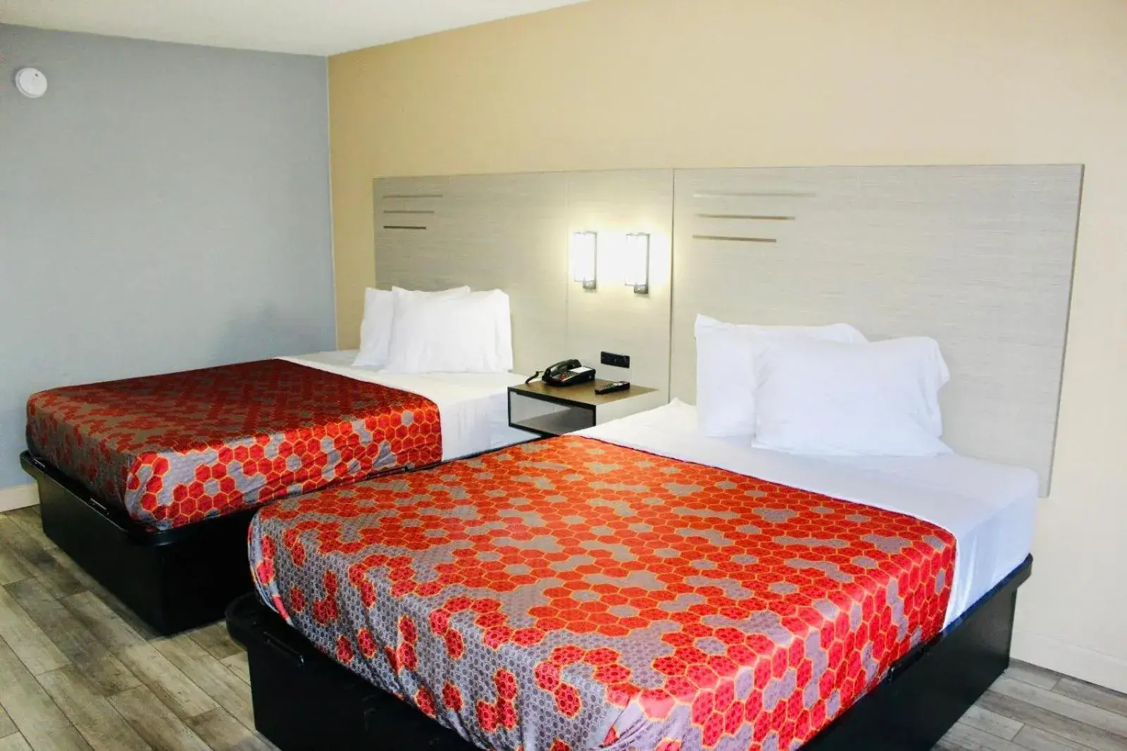 Bedroom, Bed in Milan inn & Suites Bedroom, Bed in Milan inn & Suites