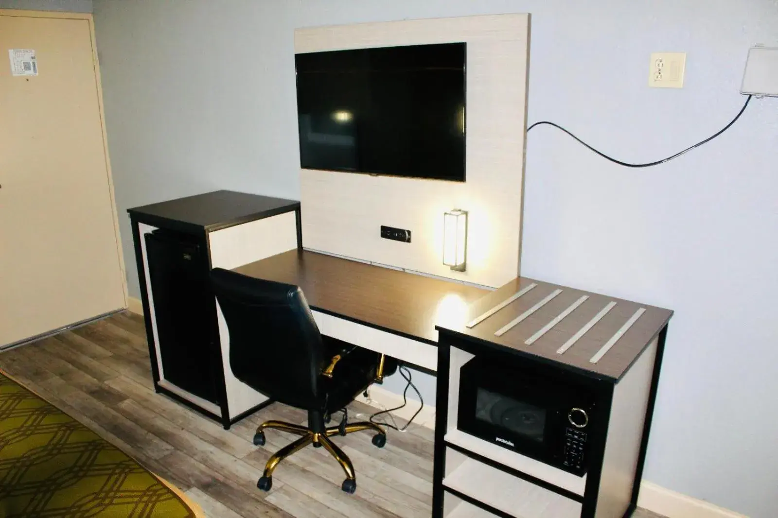 TV and multimedia in Milan inn & Suites TV and multimedia in Milan inn & Suites