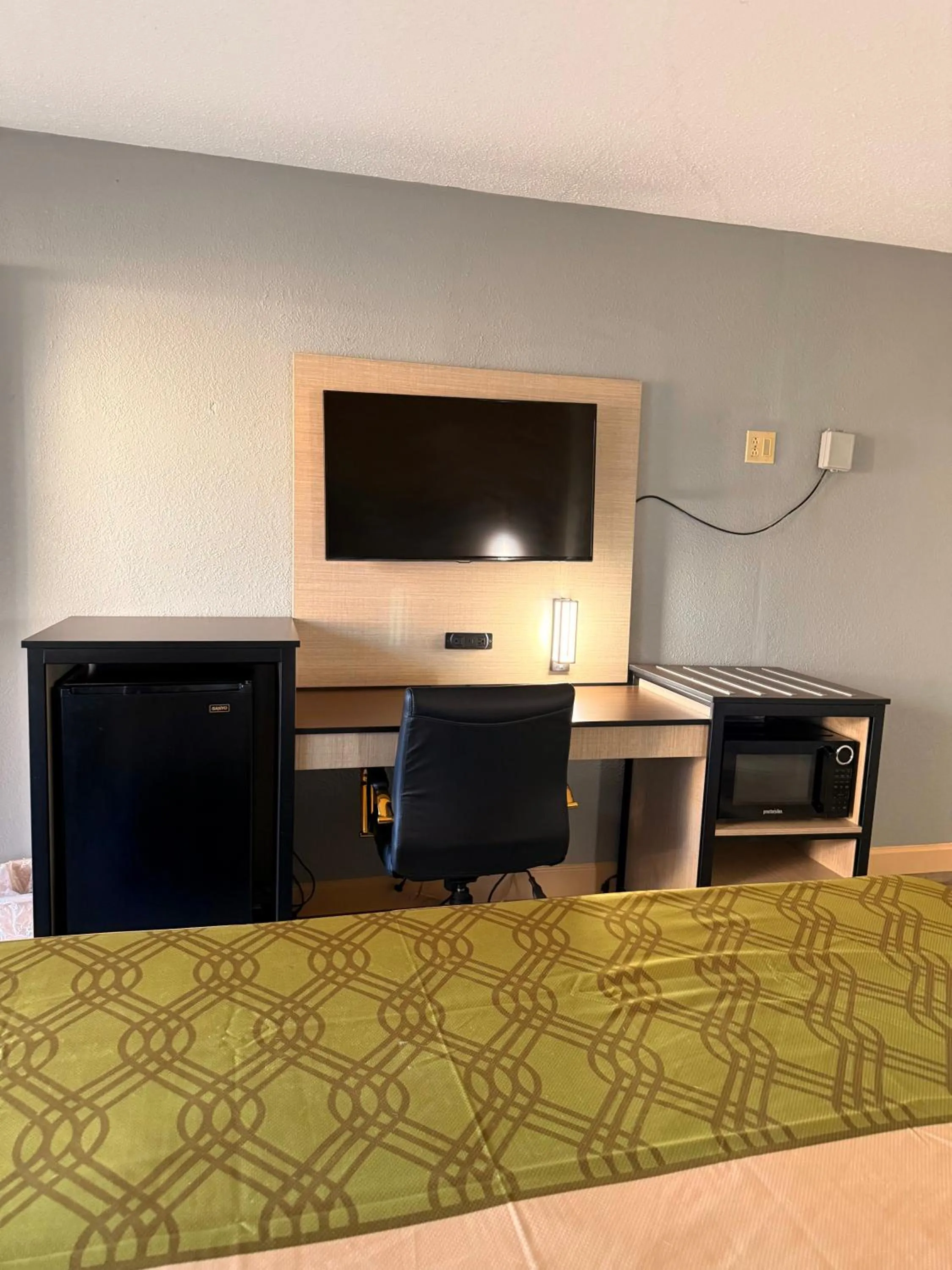 Bed in Milan inn & Suites