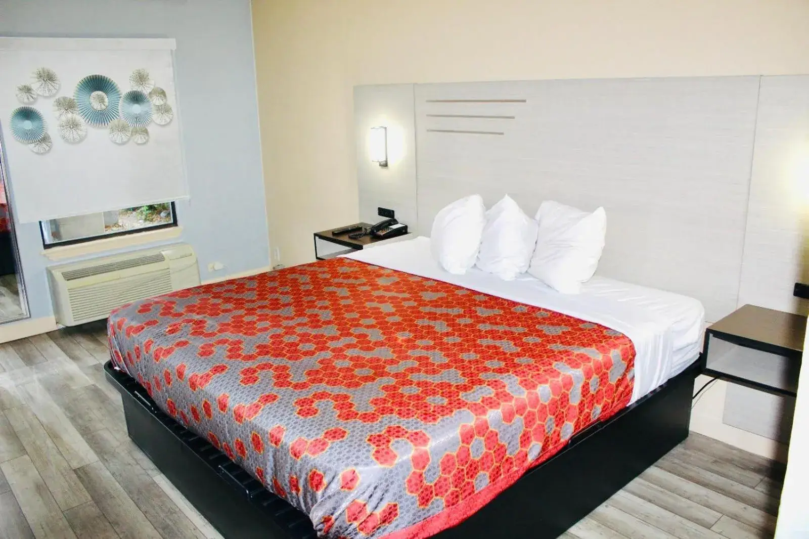 Bedroom, Bed in Milan inn & Suites Bedroom, Bed in Milan inn & Suites