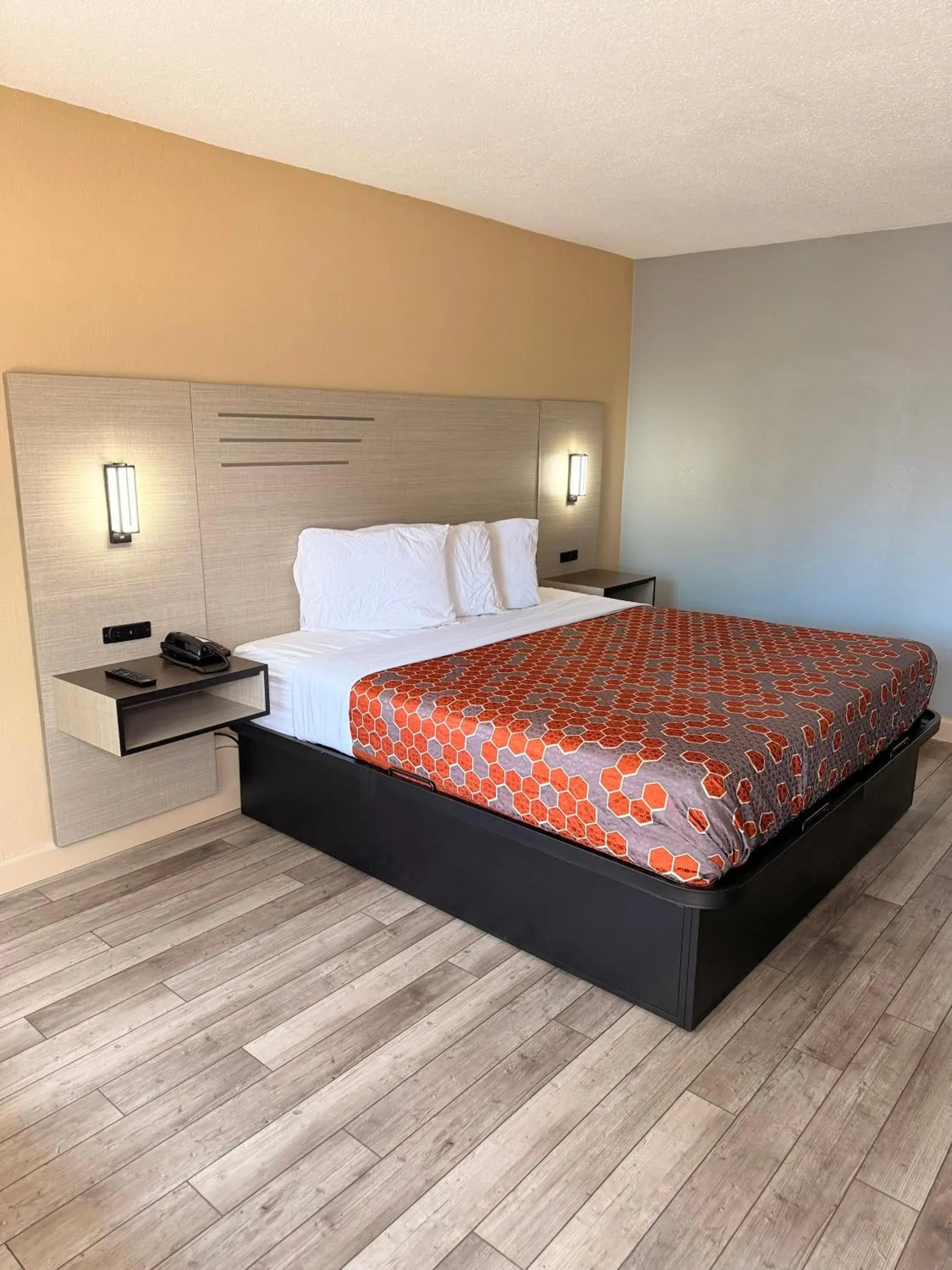 Bed in Milan inn & Suites Bed in Milan inn & Suites