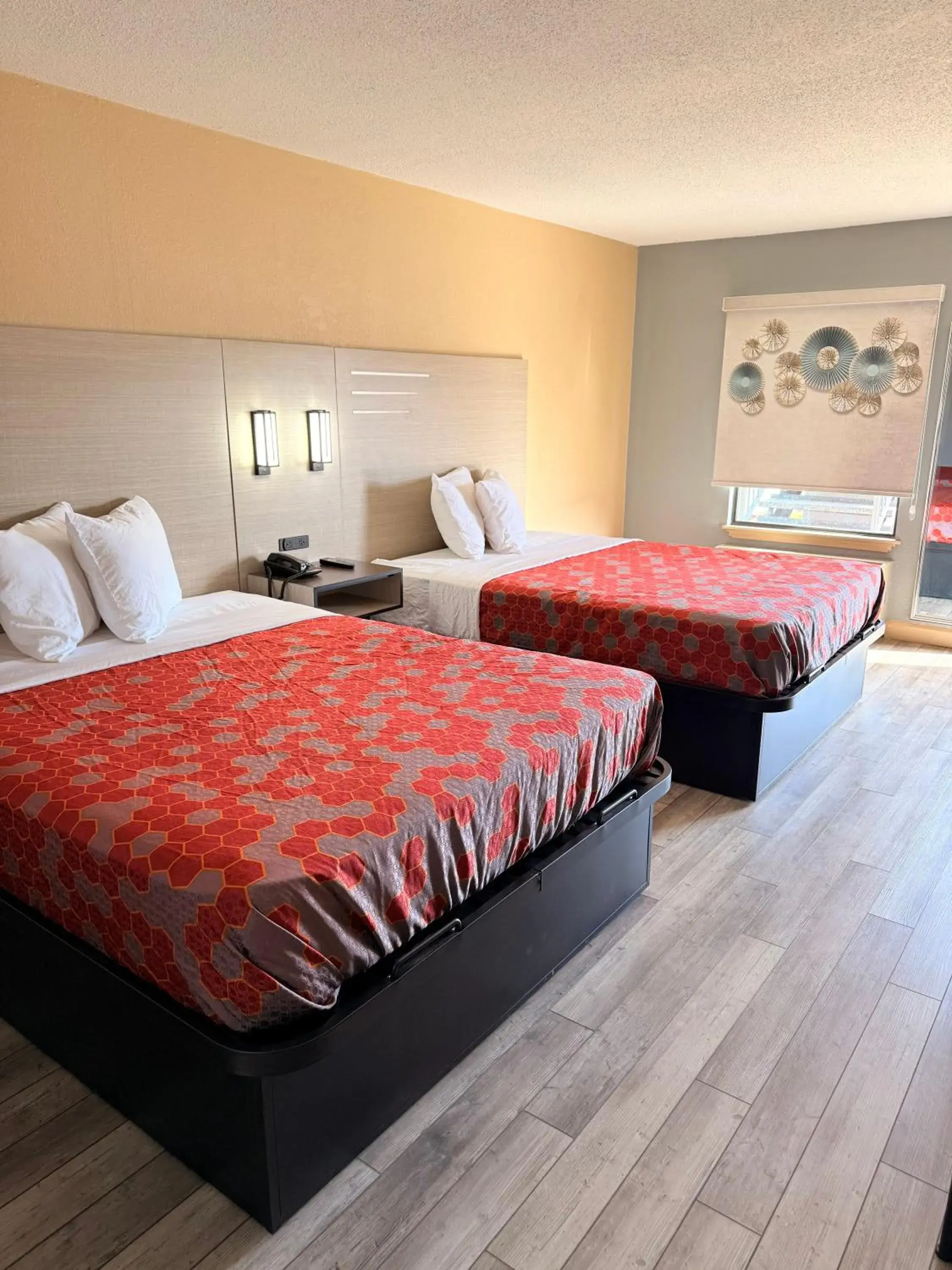 Bed in Milan inn & Suites Bed in Milan inn & Suites