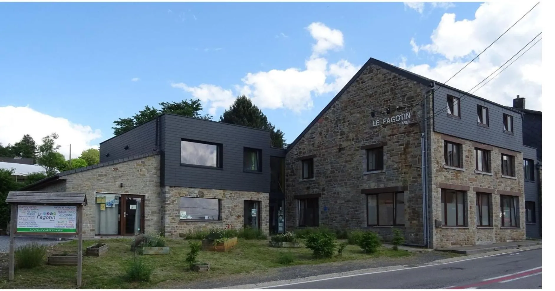 Property building in Le Fagotin - Youth hostel