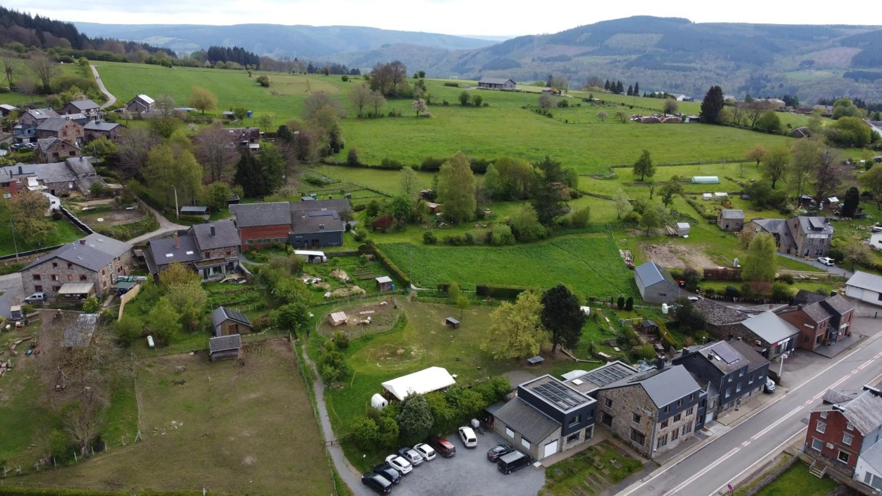 Property building in Le Fagotin - Youth hostel