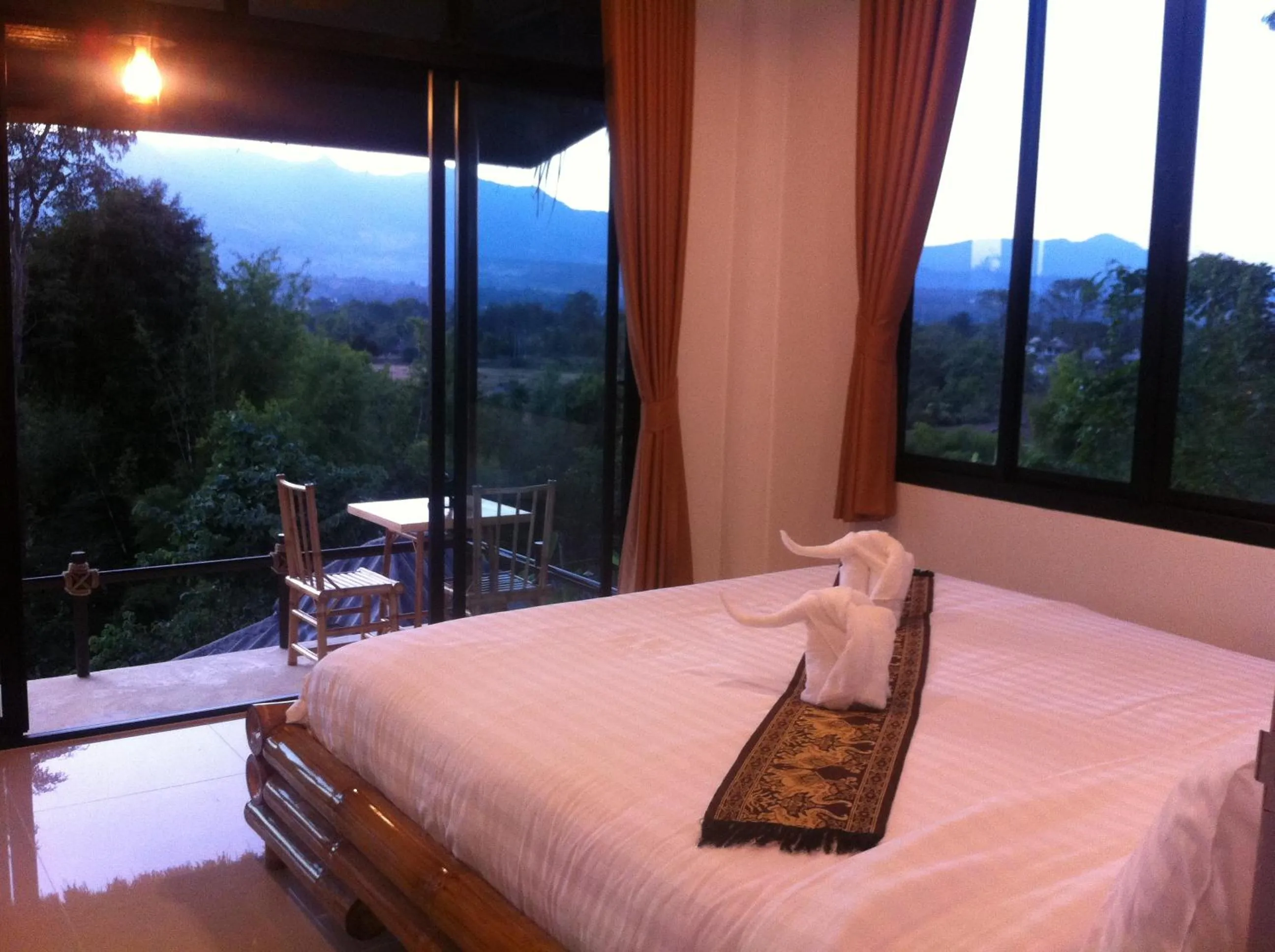 Sunset, Bed in Chang Pai Hill