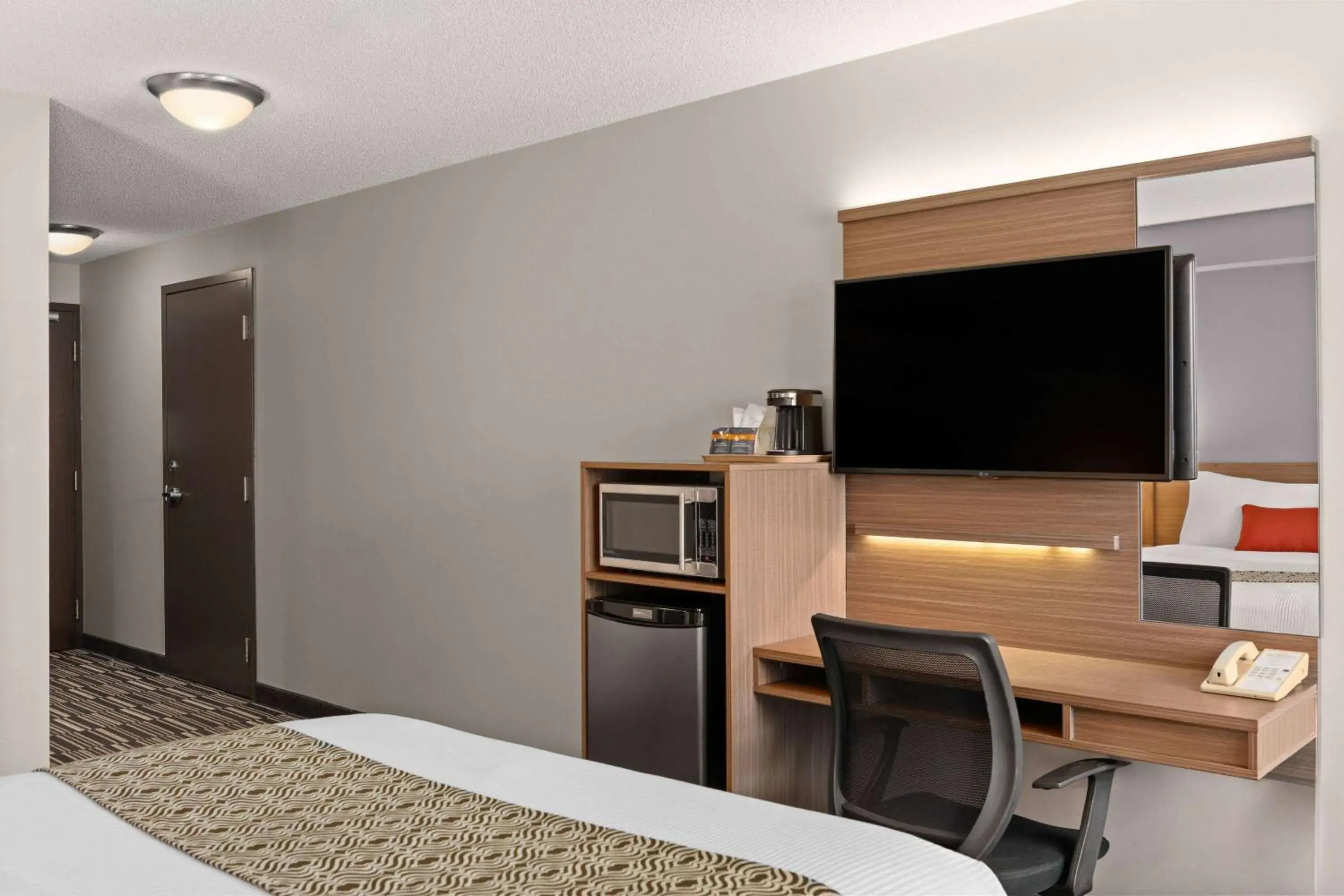 Photo of the whole room, Bed in Microtel Inn & Suites by Wyndham Kirkland Lake Photo of the whole room, Bed in Microtel Inn & Suites by Wyndham Kirkland Lake