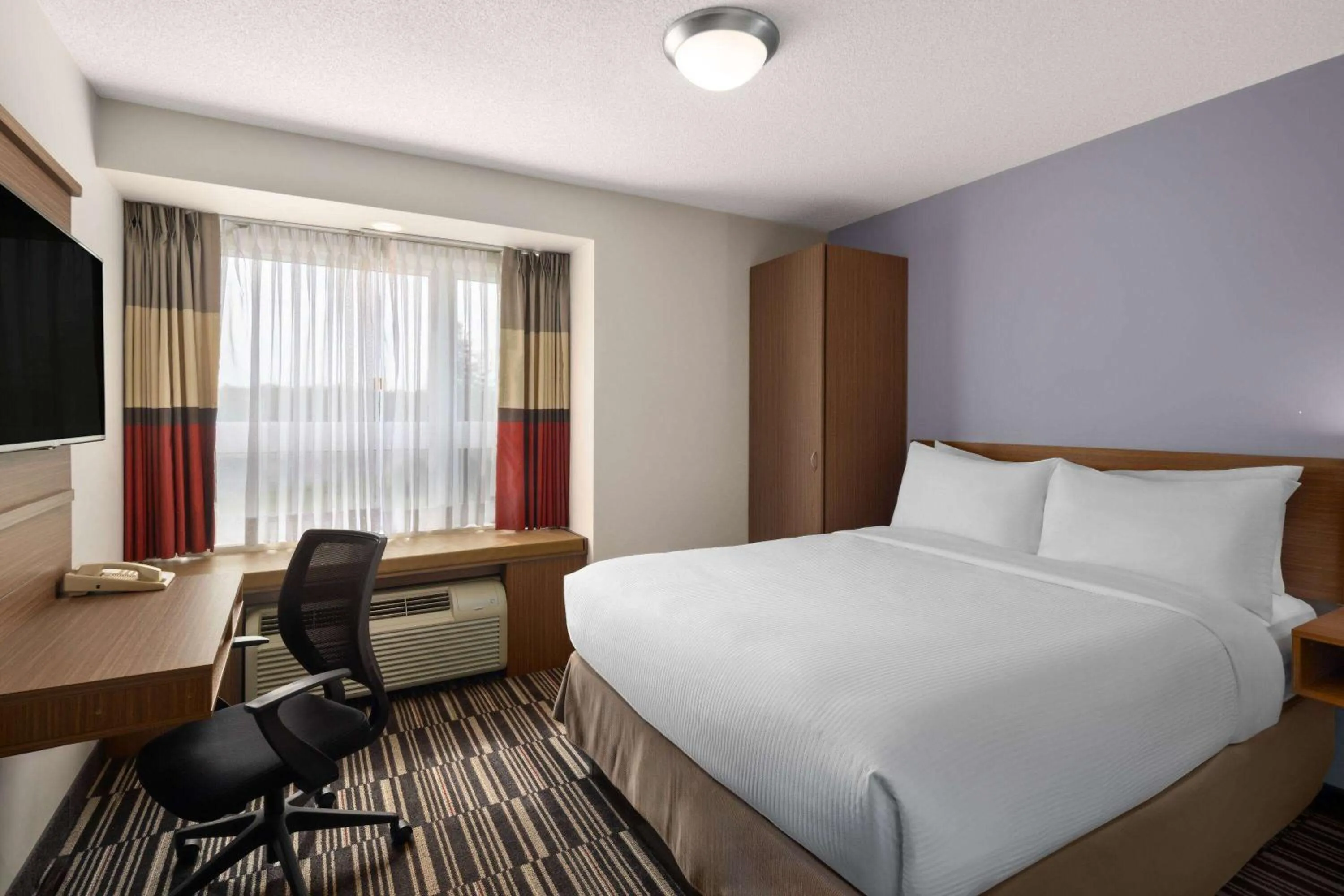 Photo of the whole room, Bed in Microtel Inn & Suites by Wyndham Kirkland Lake