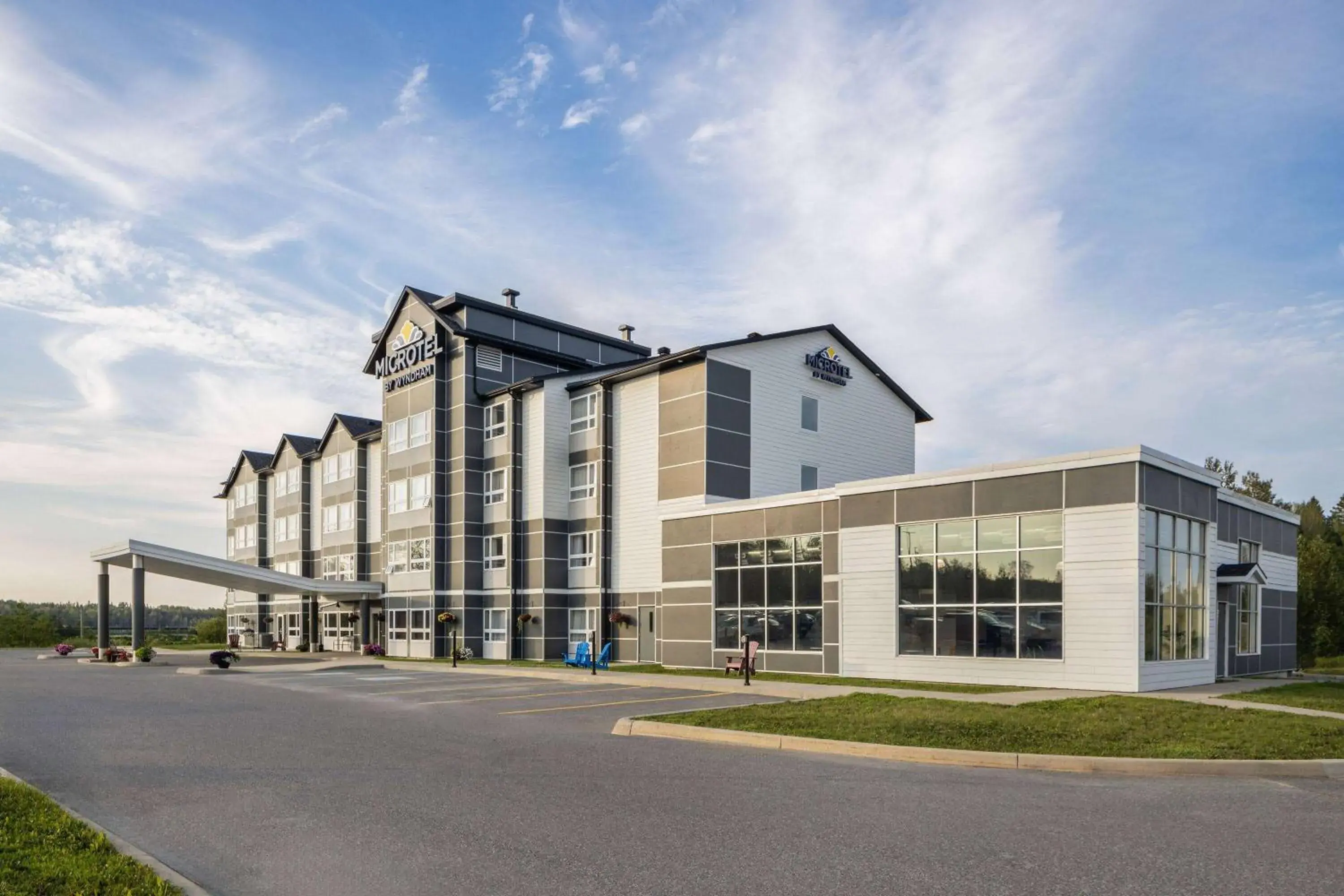 Property building in Microtel Inn & Suites by Wyndham Kirkland Lake Property building in Microtel Inn & Suites by Wyndham Kirkland Lake