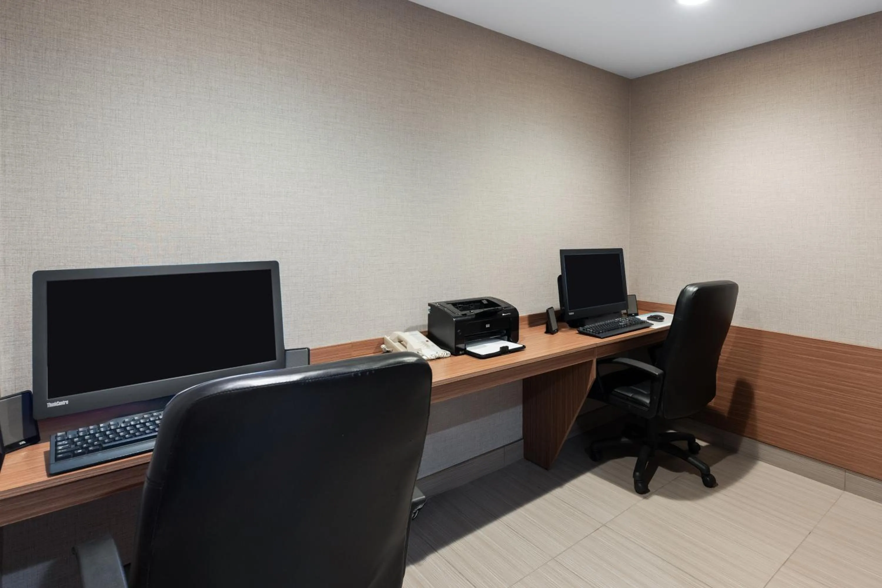 Business facilities in Microtel Inn & Suites by Wyndham Kirkland Lake