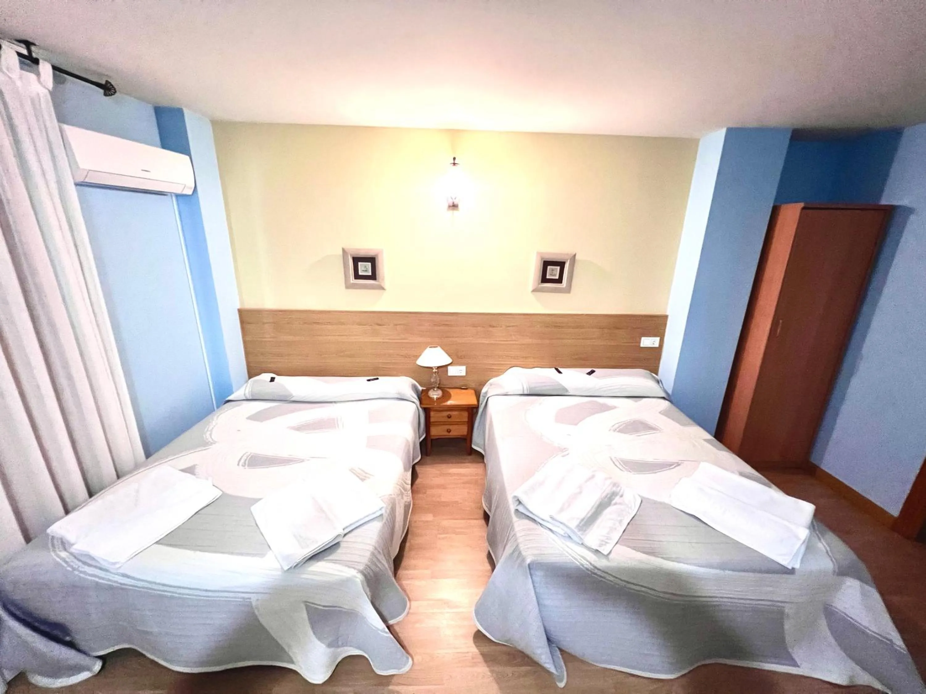 Bed in Hotel Puente de Piedra