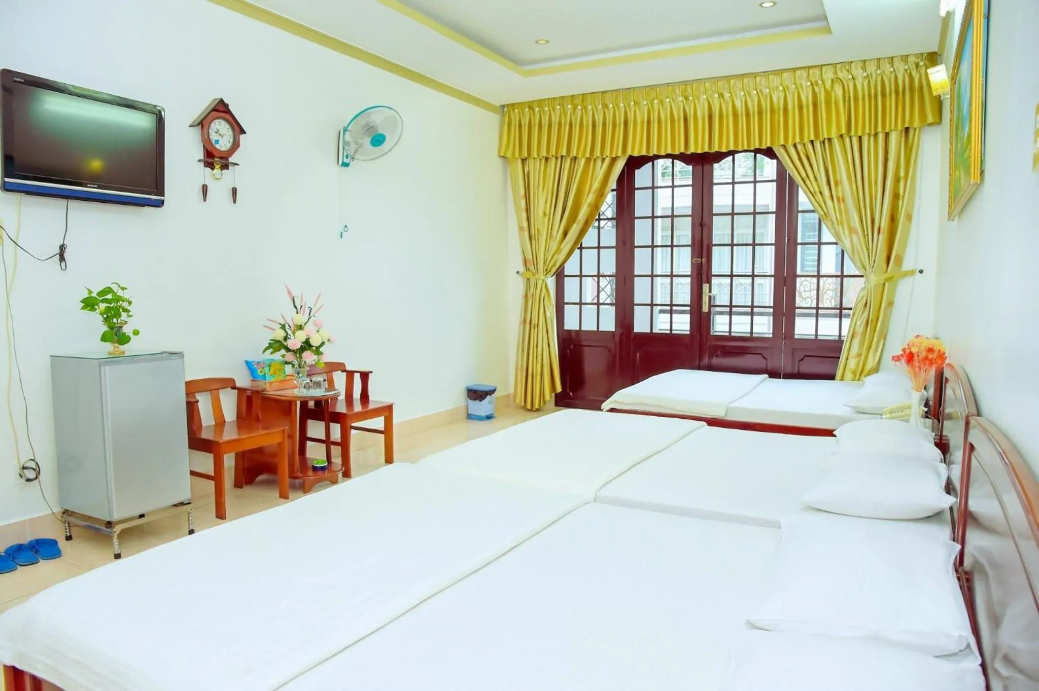 Family Room with Balcony in Thanh Tùng Hotel