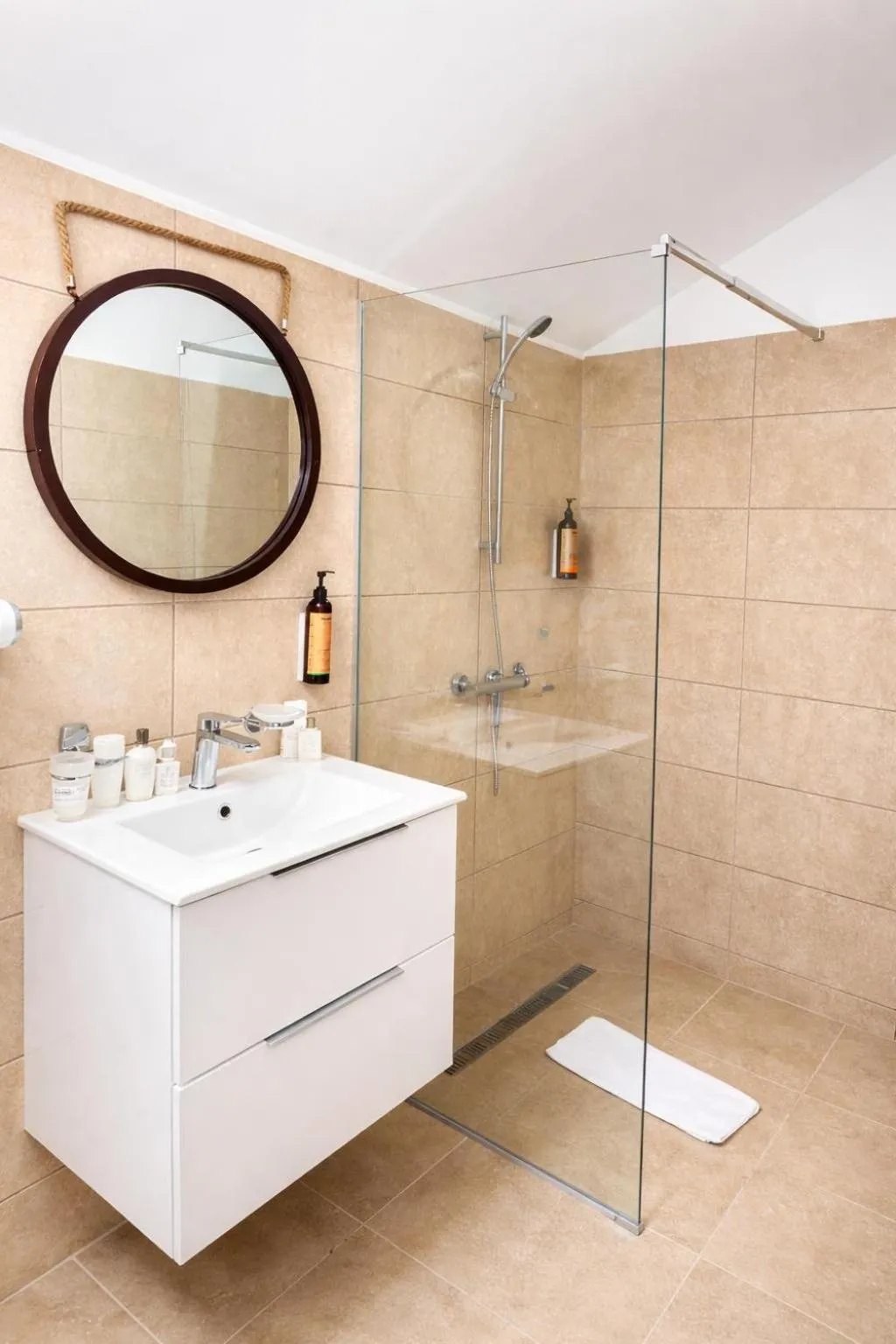 Shower in Classic Inn Hotel