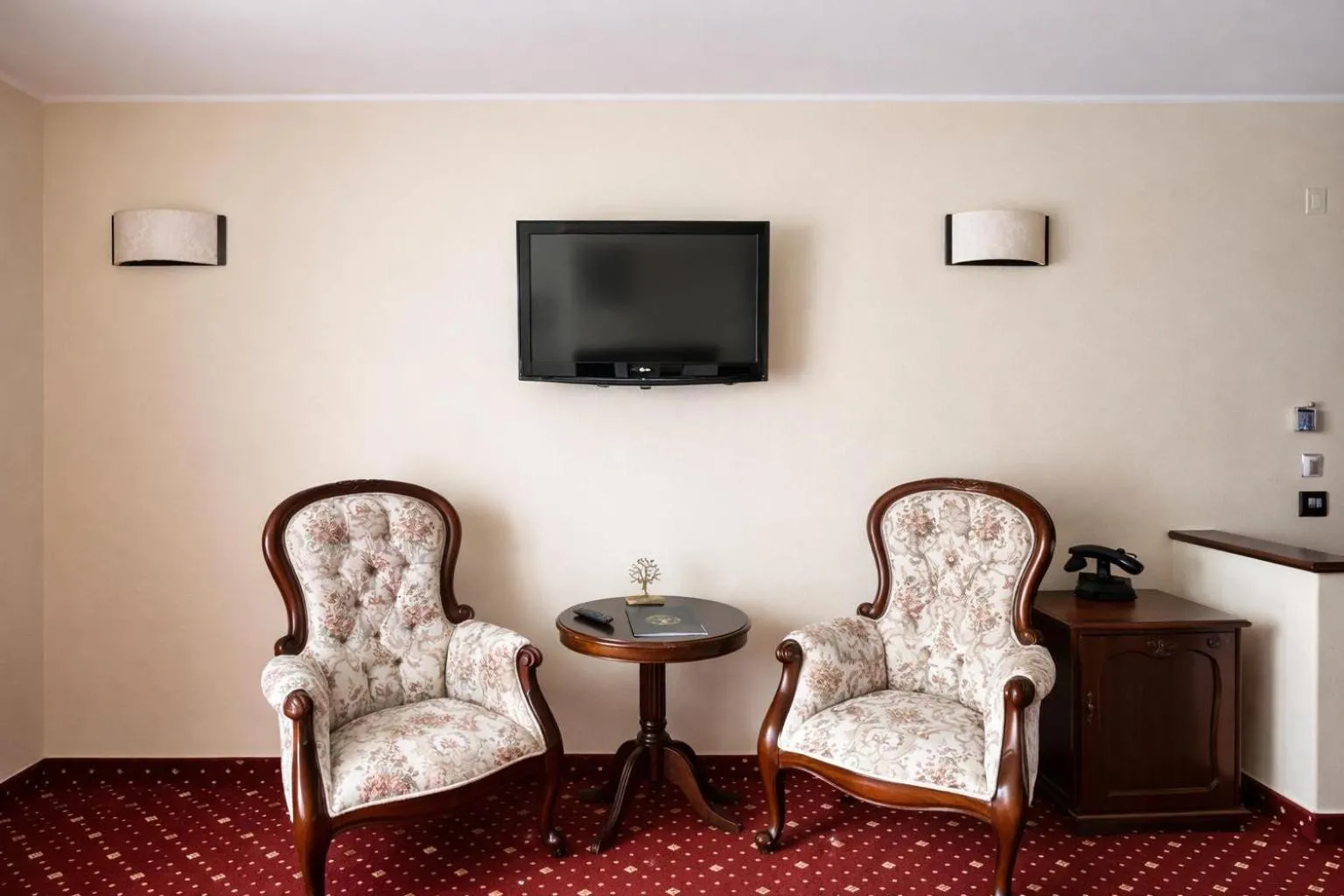 TV and multimedia in Classic Inn Hotel