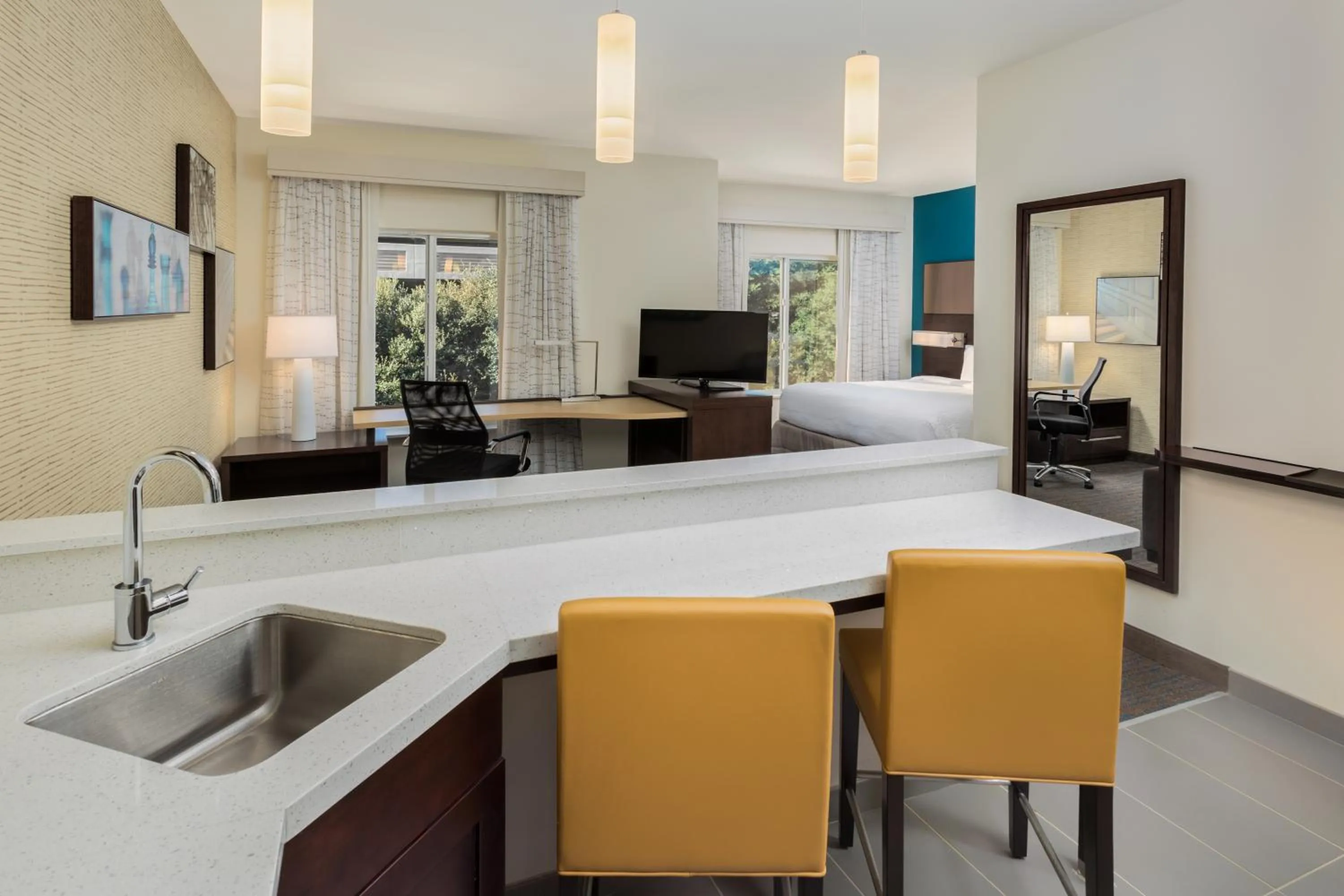 Living room, Bed in Residence Inn by Marriott Shreveport-Bossier City/Downtown