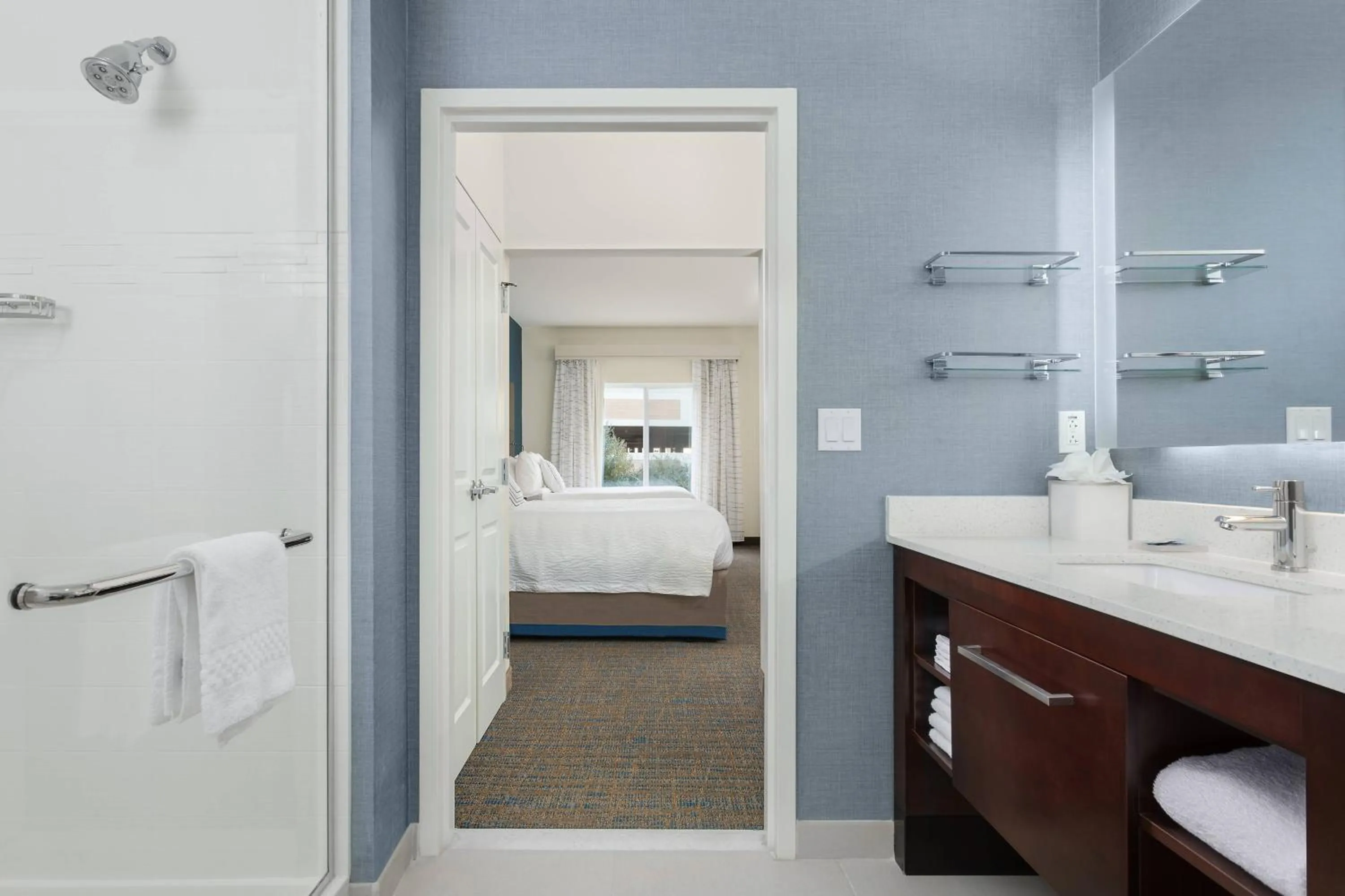 Bathroom, Bed in Residence Inn by Marriott Shreveport-Bossier City/Downtown