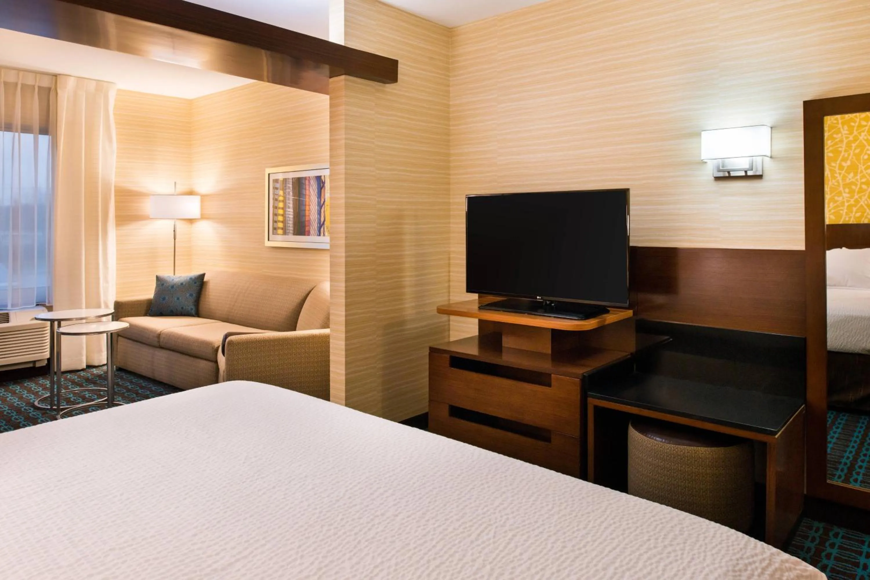 Bedroom, Bed in Fairfield Inn & Suites by Marriott Utica