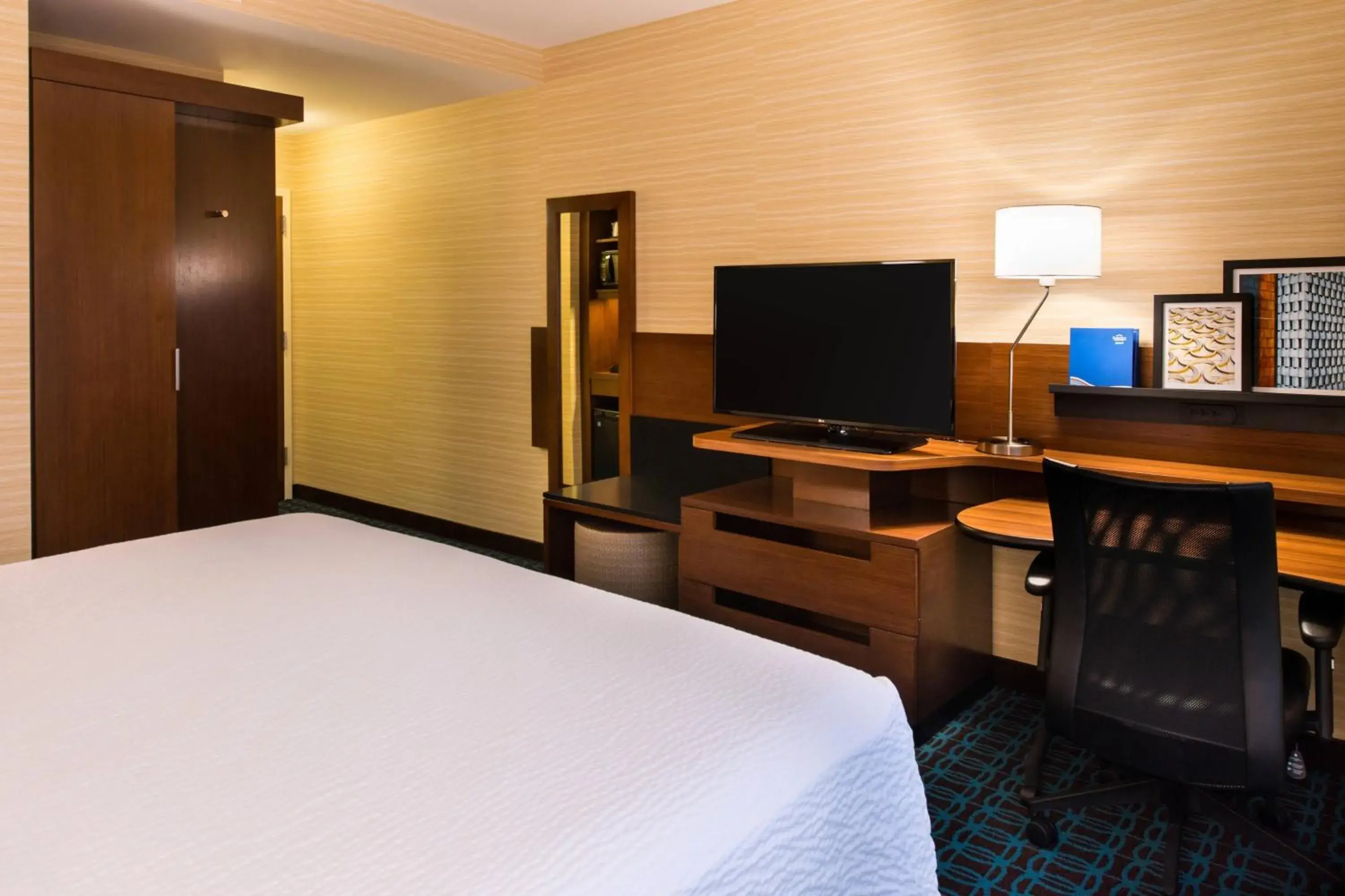 King Room in Fairfield Inn & Suites by Marriott Utica King Room in Fairfield Inn & Suites by Marriott Utica
