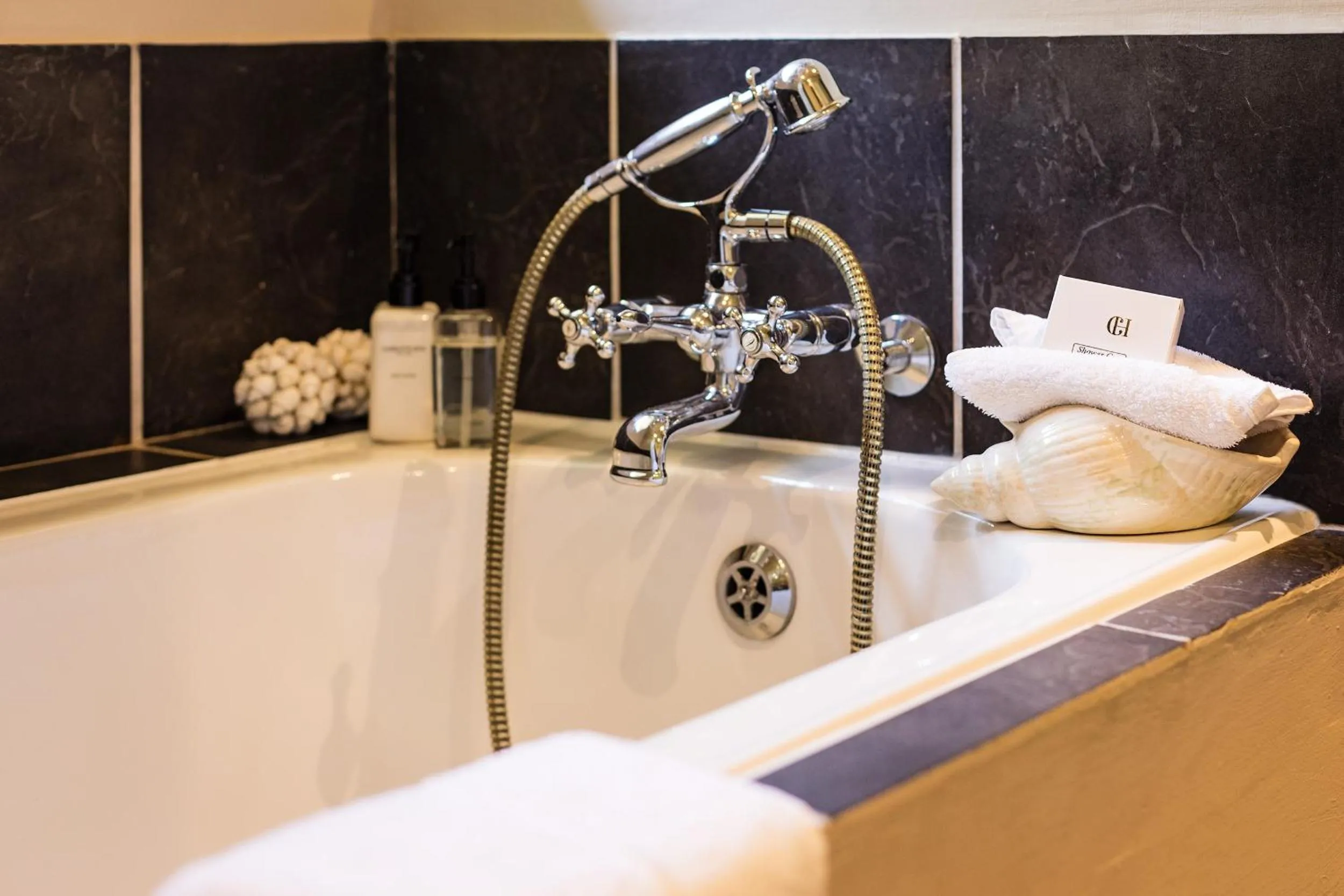 Bathroom, Bed in Cornerway House