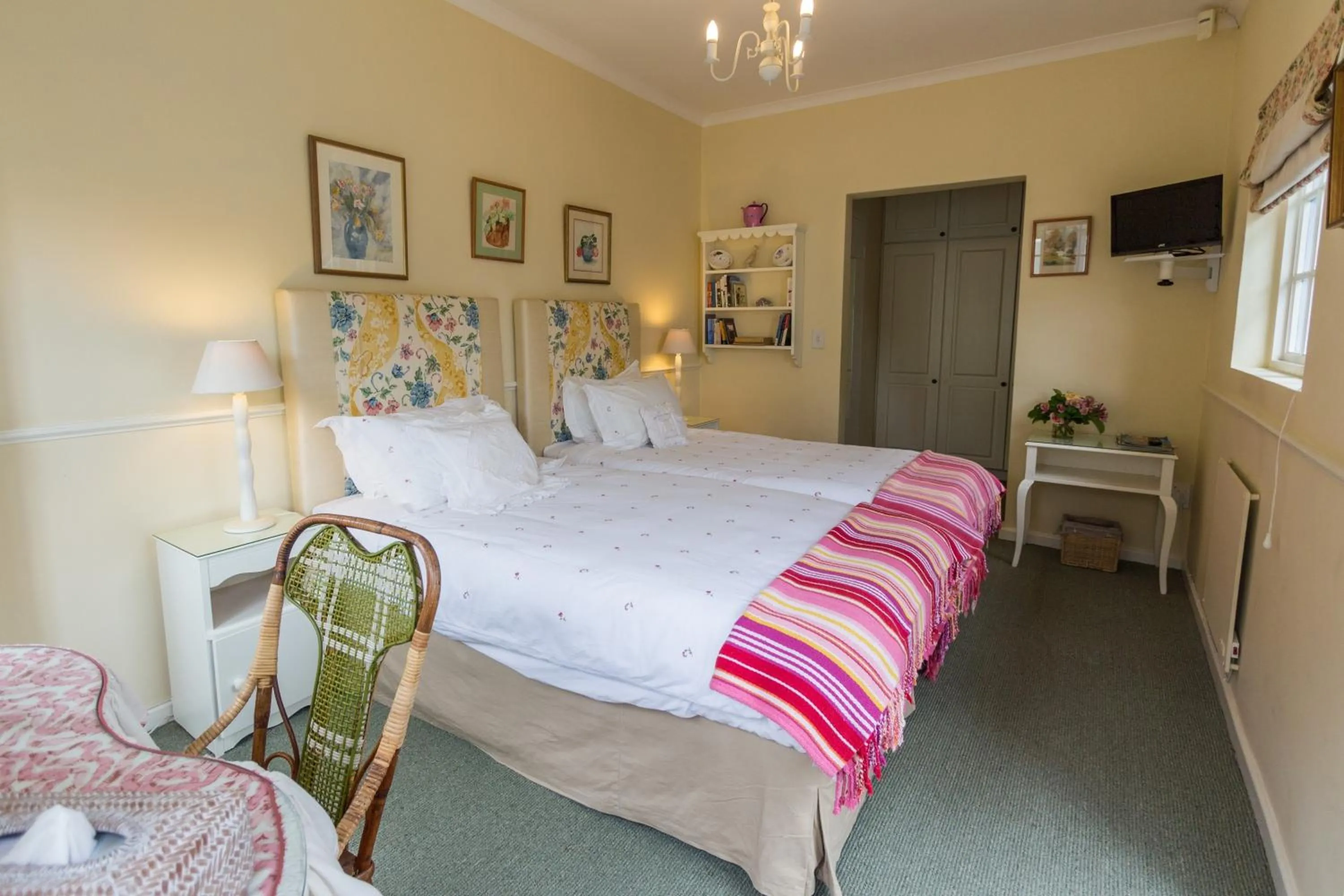 Shower, Bed in Cornerway House