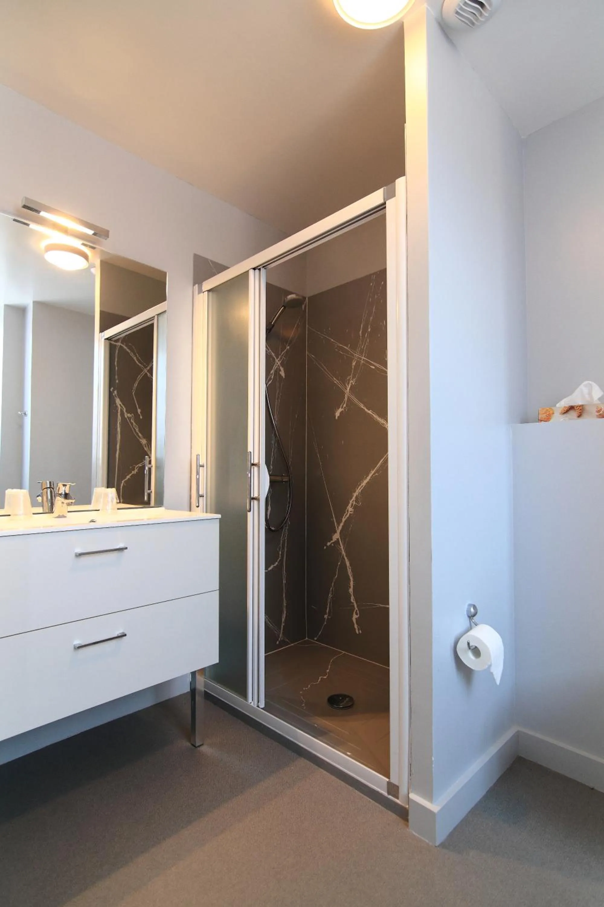 Bathroom in Hôtel Ohartzia