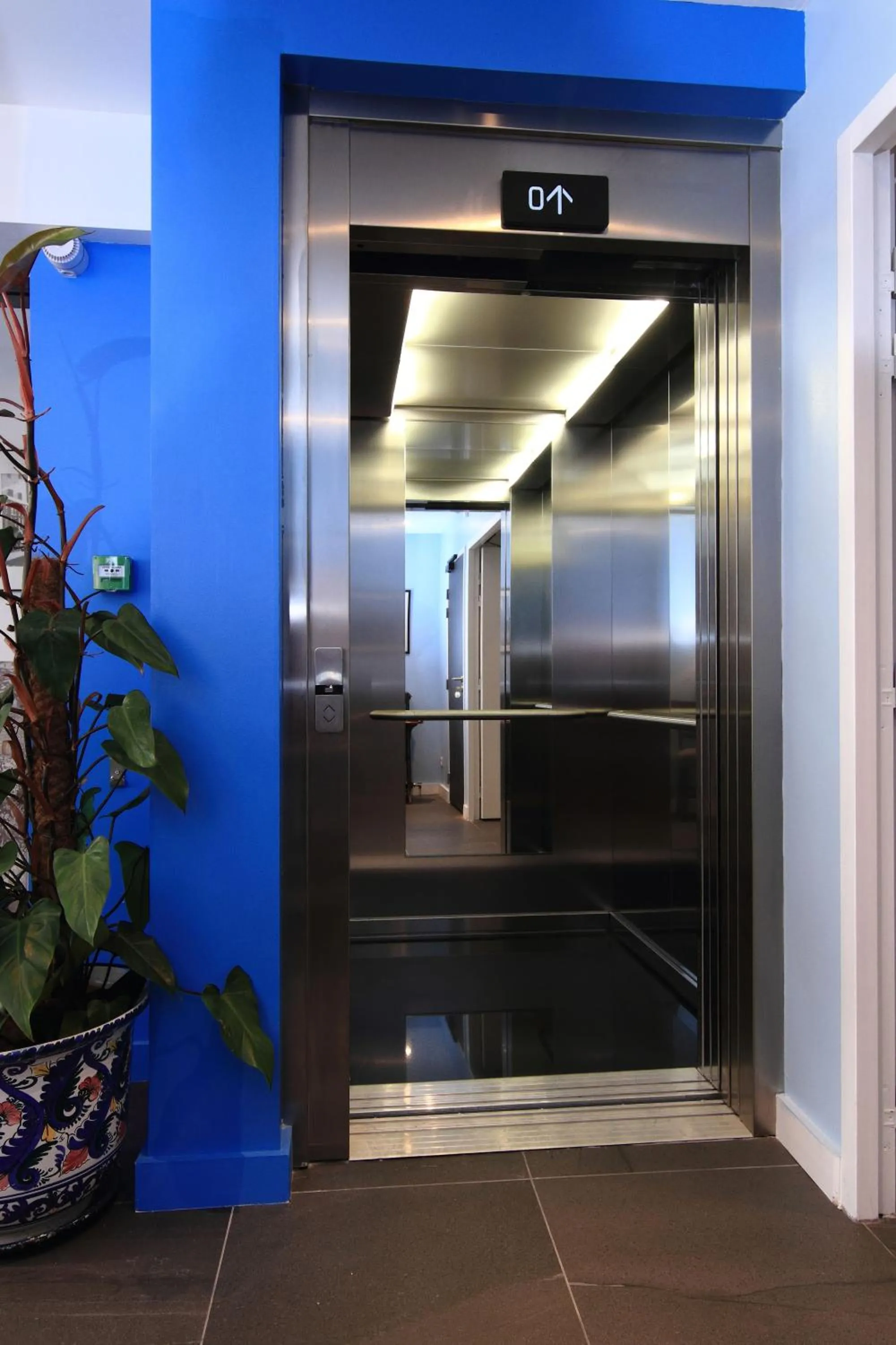 Lobby or reception in Hôtel Ohartzia