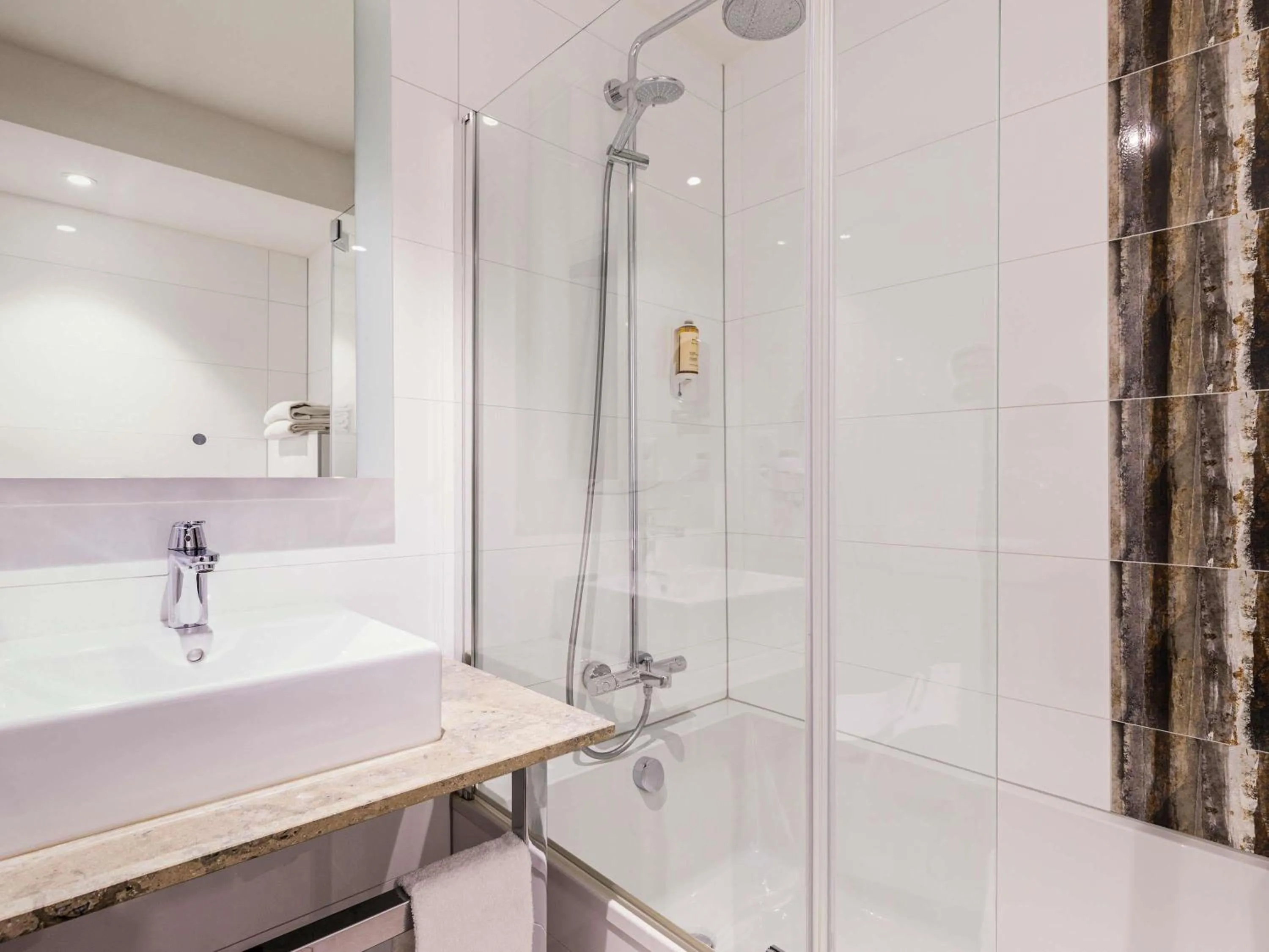 Bedroom in Mercure Bale Mulhouse Aeroport