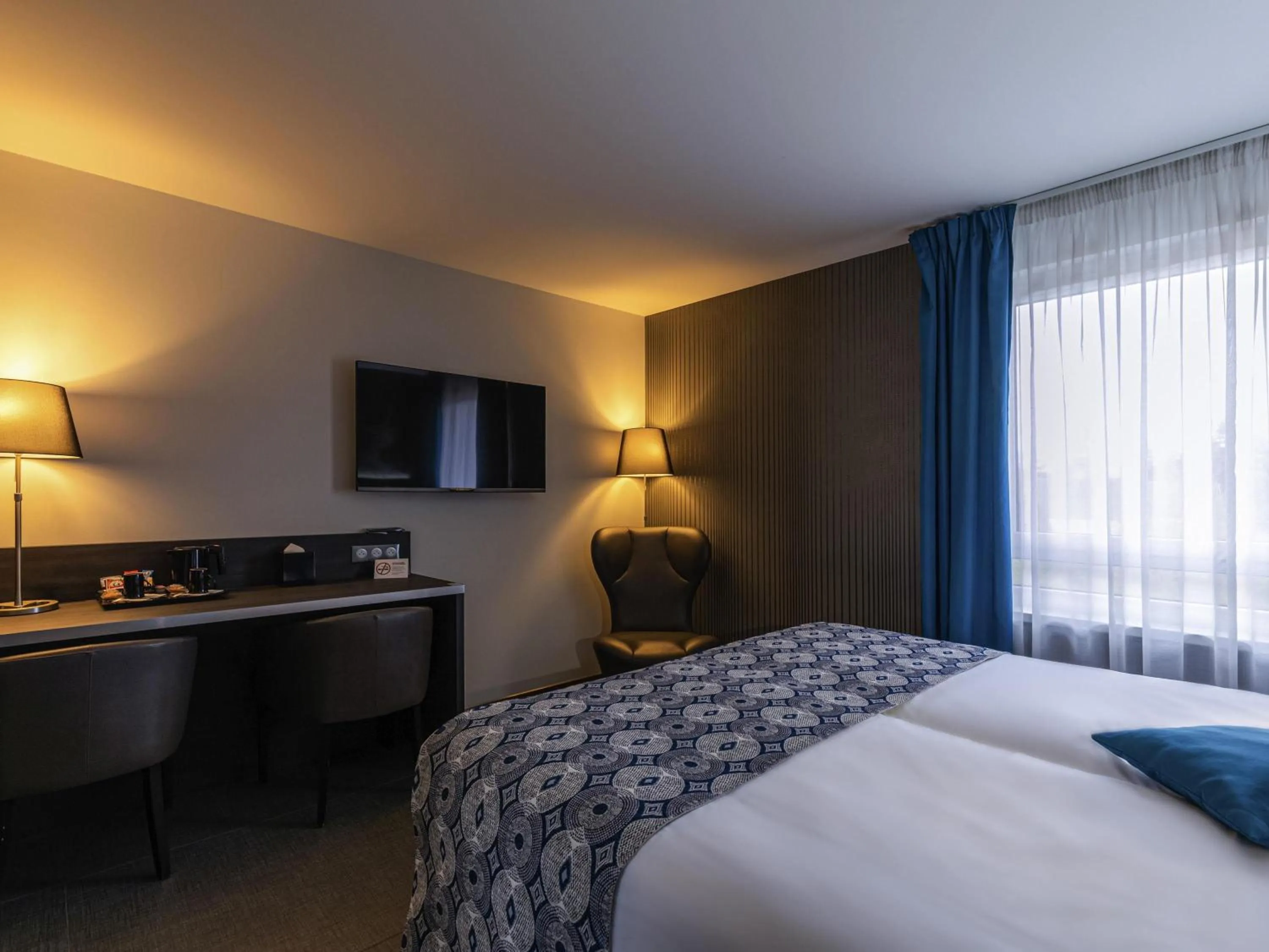Bedroom, Bed in Mercure Bale Mulhouse Aeroport