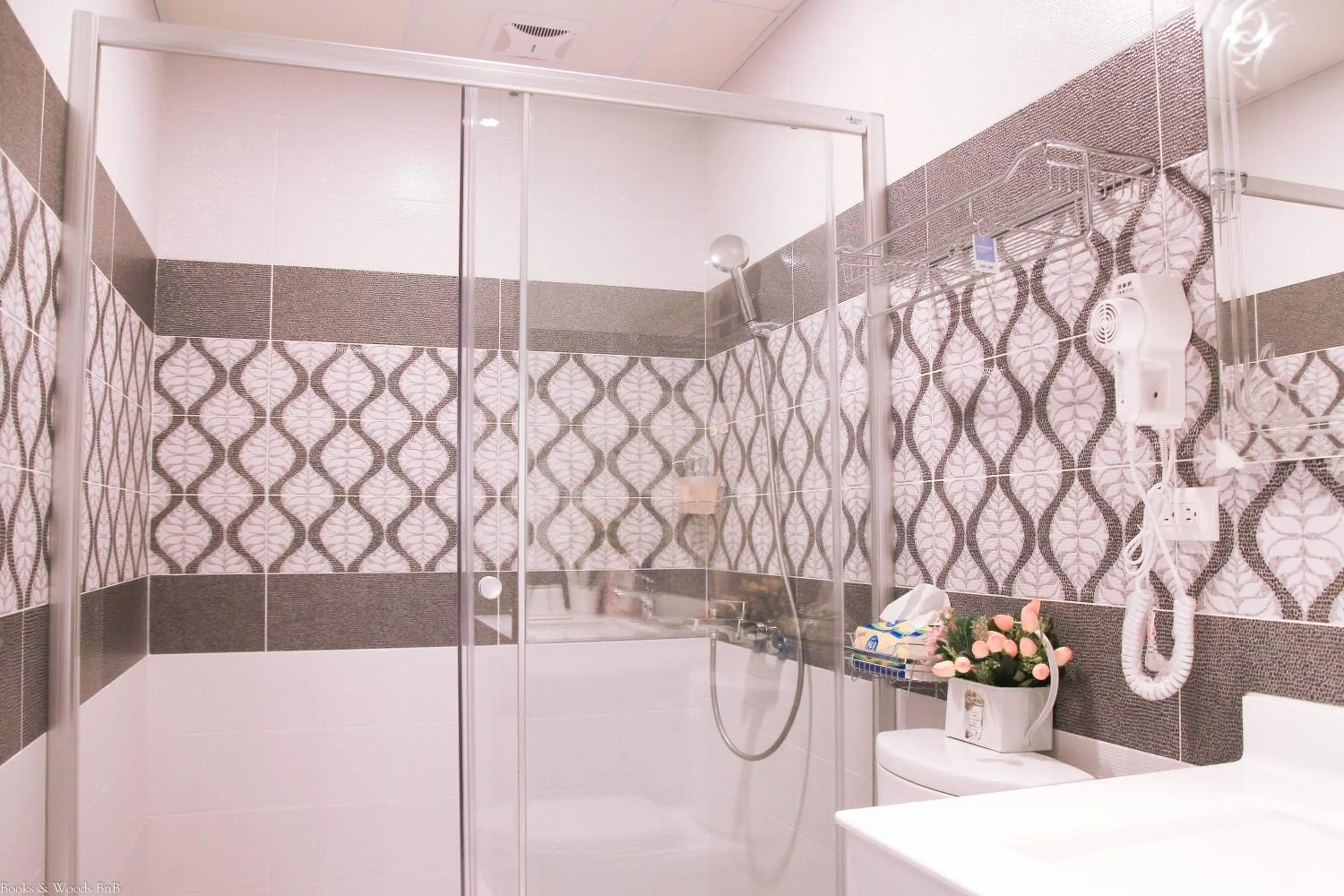 Bathroom in Books & Woods Bed and Breakfast