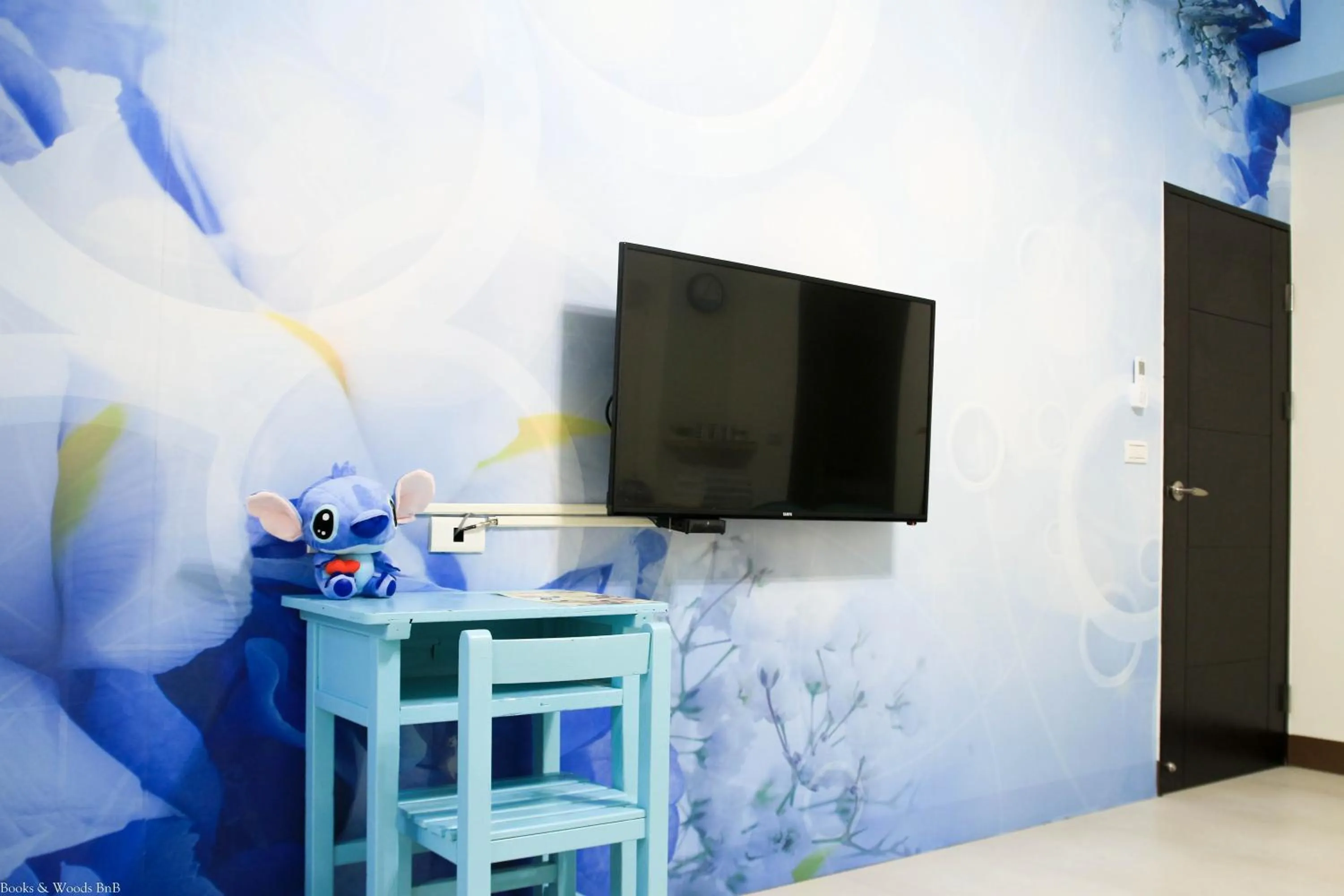 Decorative detail in Books & Woods Bed and Breakfast