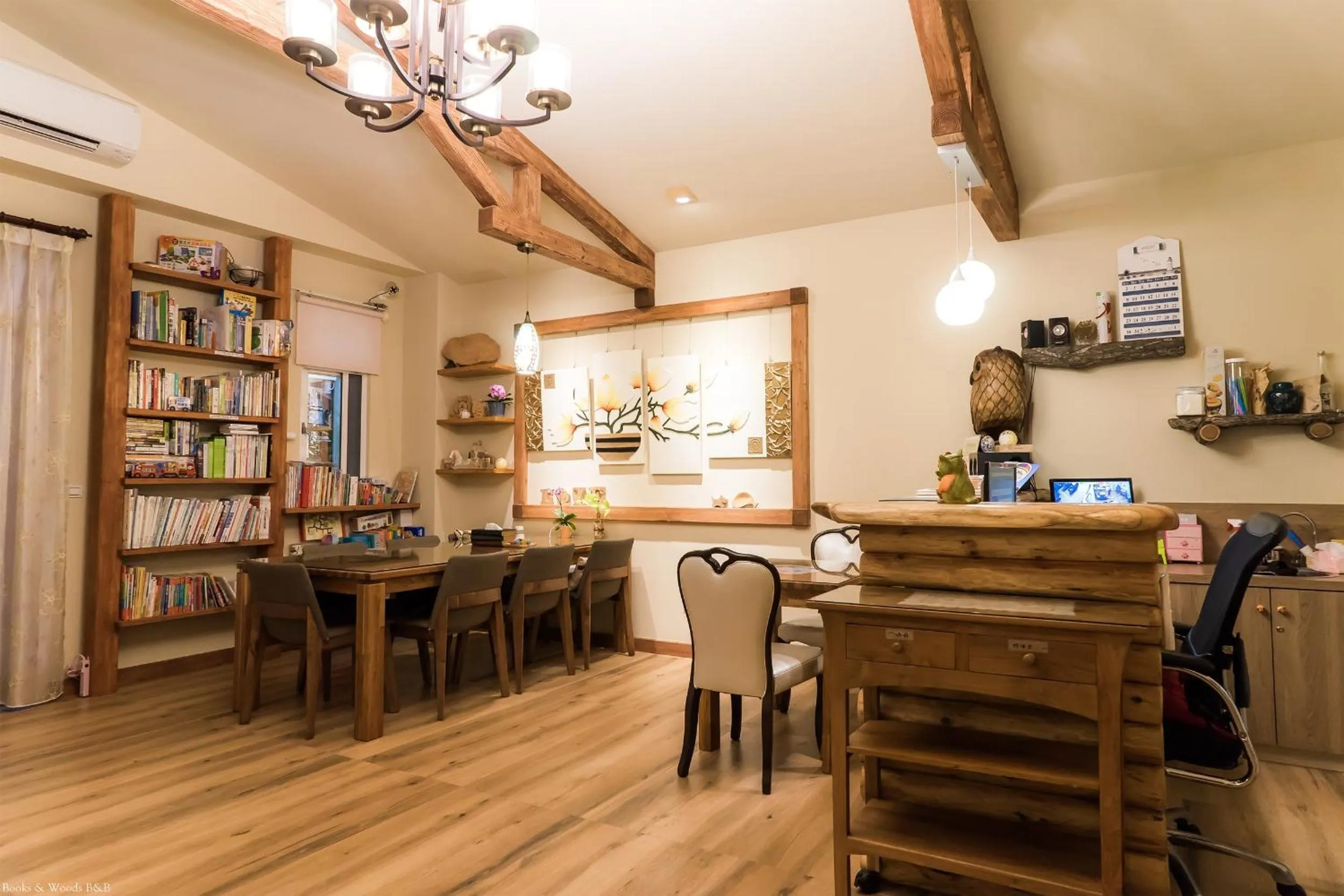 Dining area in Books & Woods Bed and Breakfast