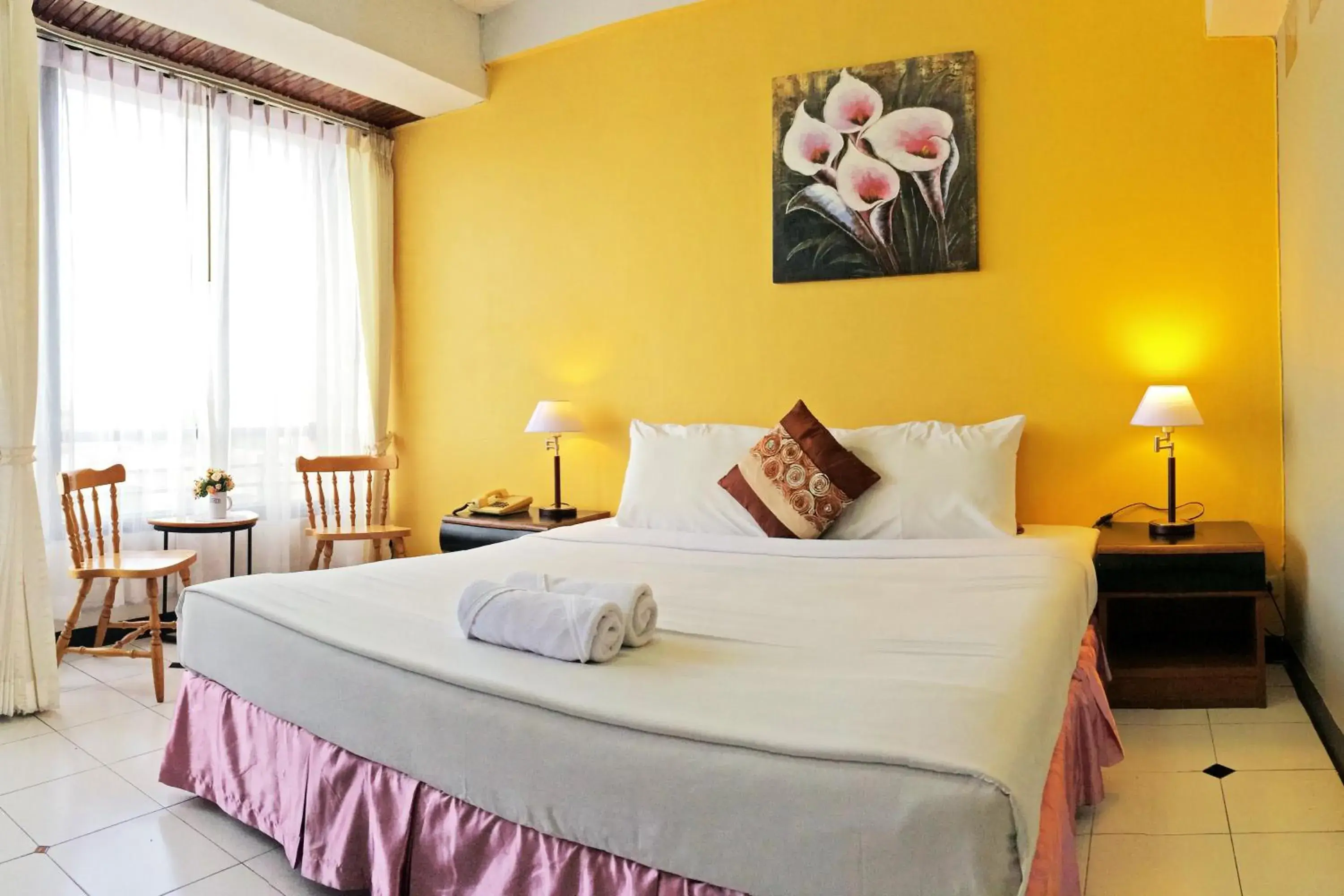 Budget Double Room - Top Floor in Moonlight House Budget Double Room - Top Floor in Moonlight House