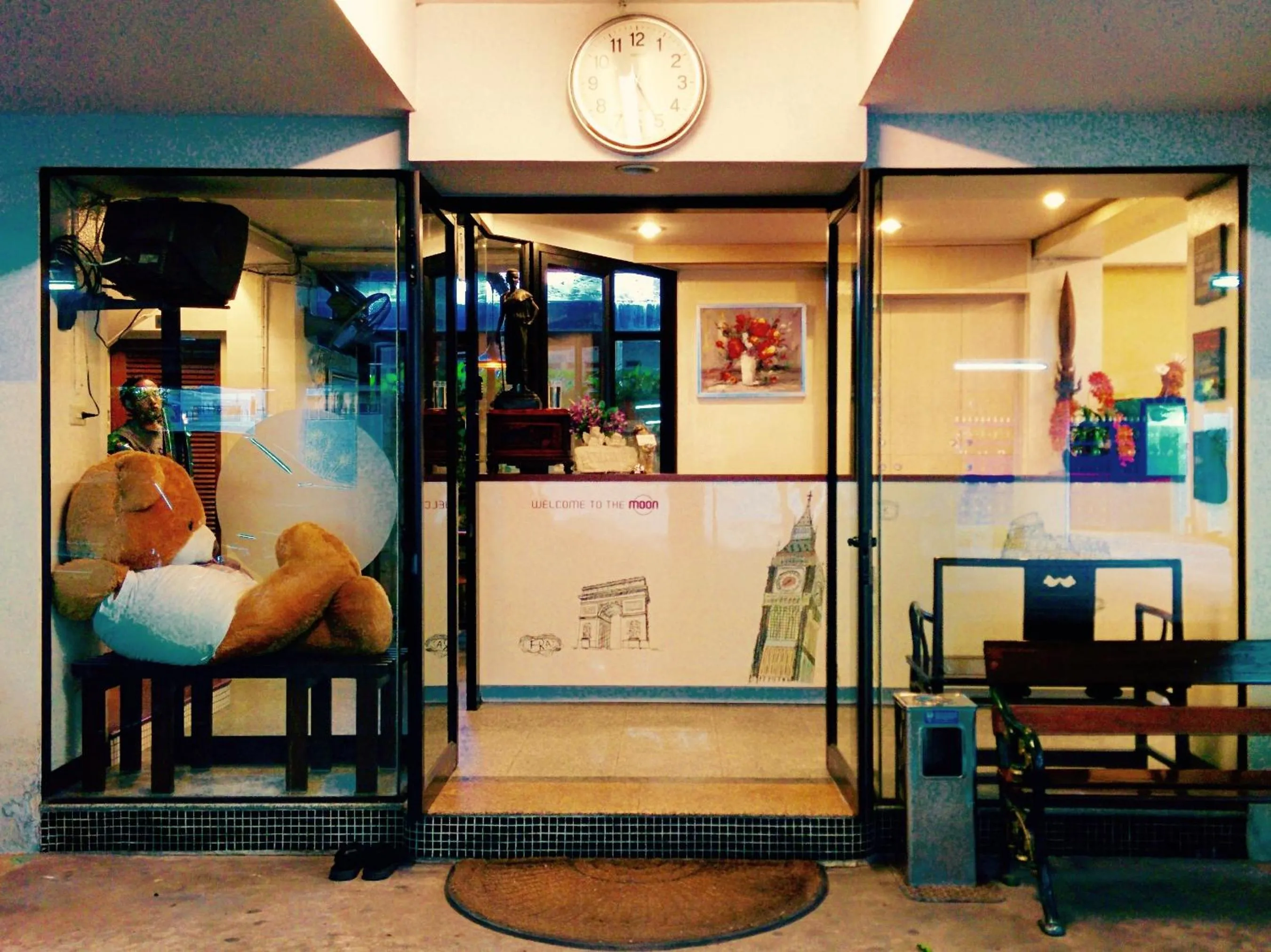 Facade/entrance in Moonlight House