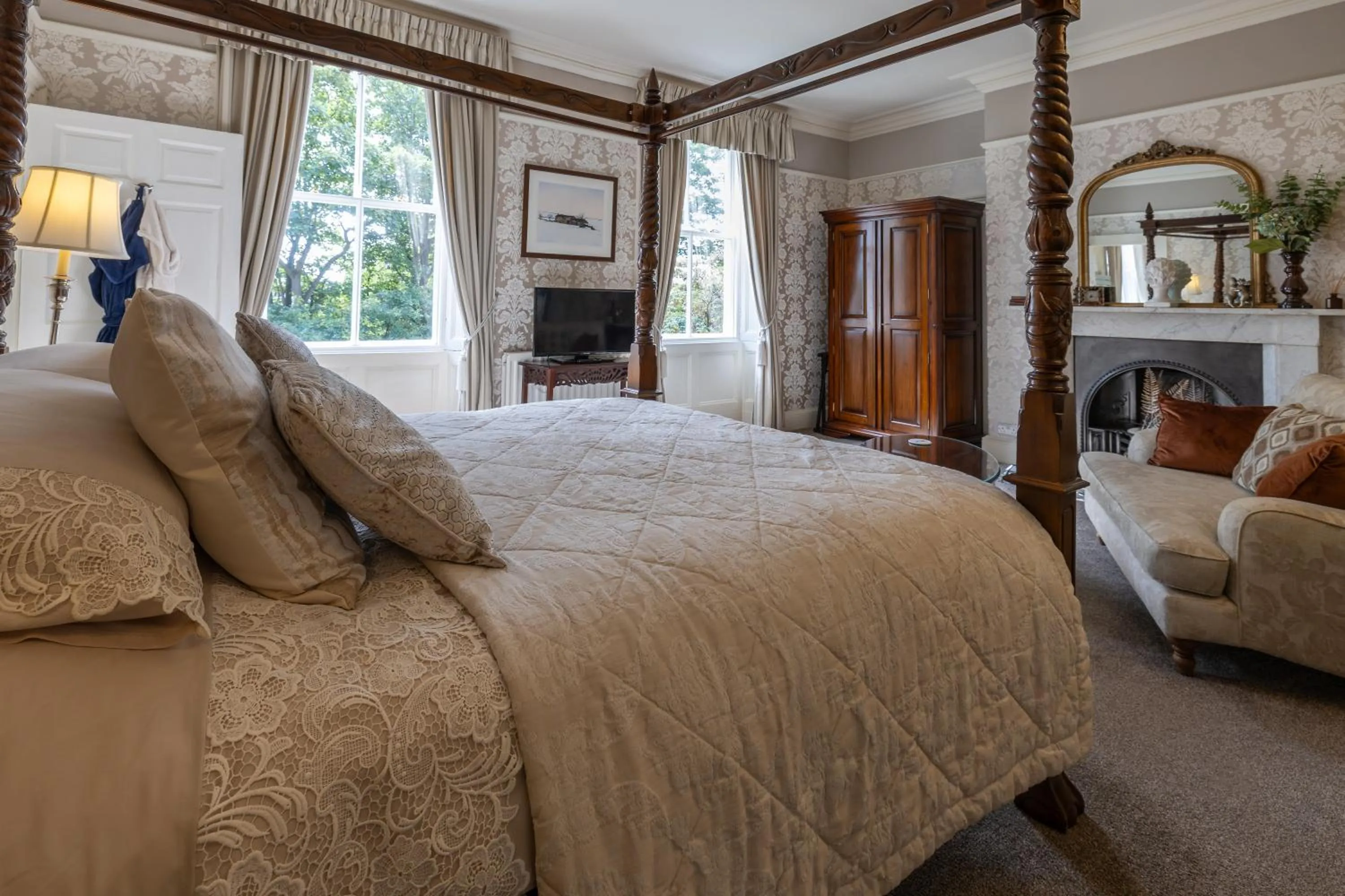 Bedroom, Bed in Highgate House