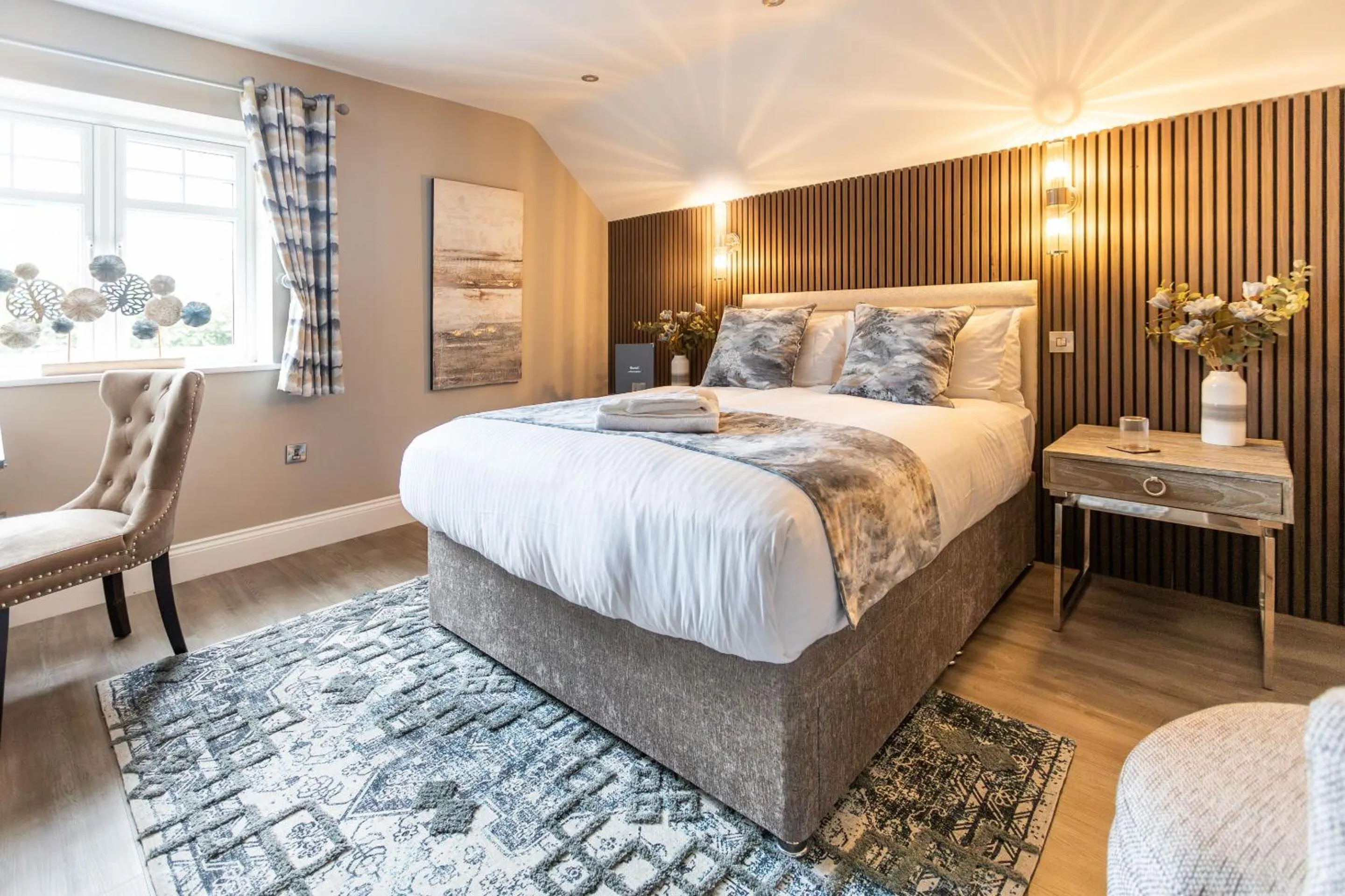 Bedroom, Bed in The Dragon Willington