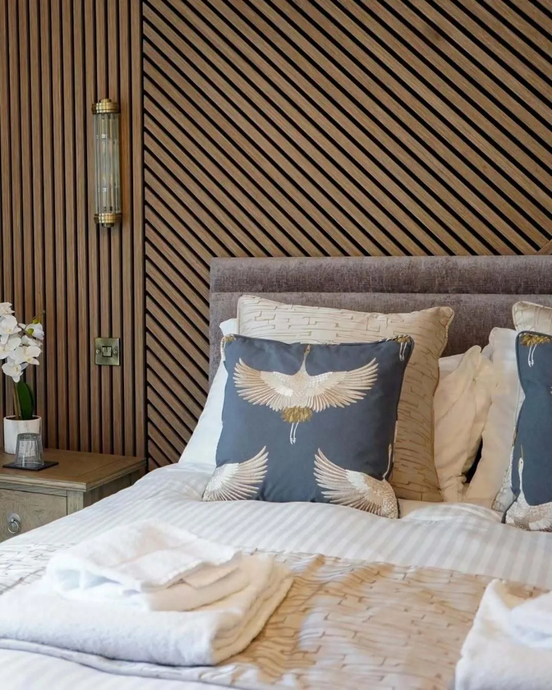 Bedroom, Bed in The Dragon Willington