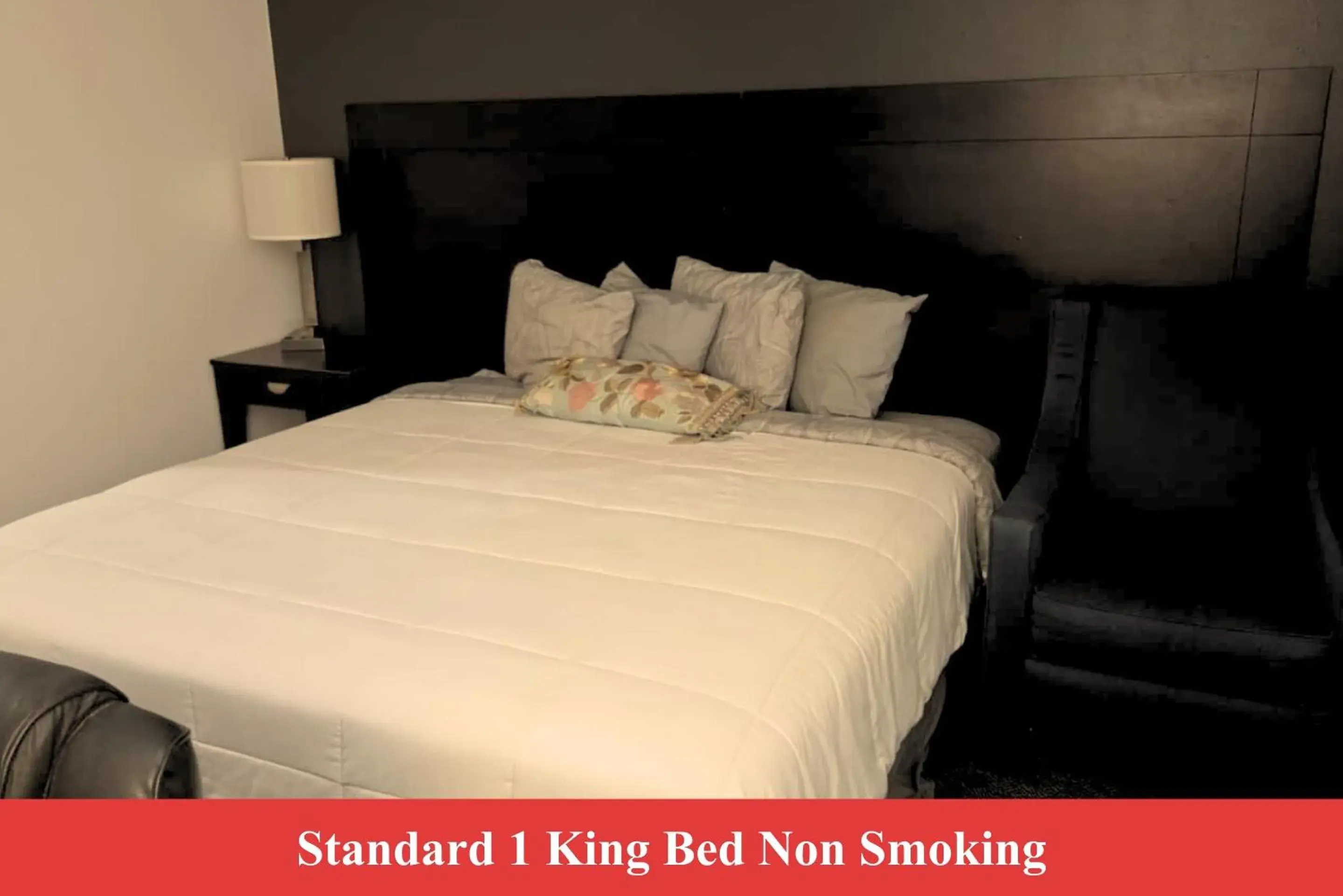 King Room in Blue Way Inn by Jasper Hutchinson King Room in Blue Way Inn by Jasper Hutchinson