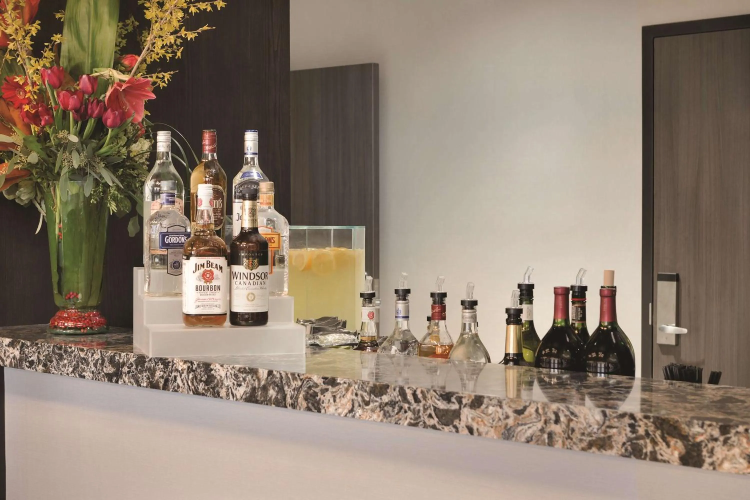 Dining area in Embassy Suites Pittsburgh-Downtown