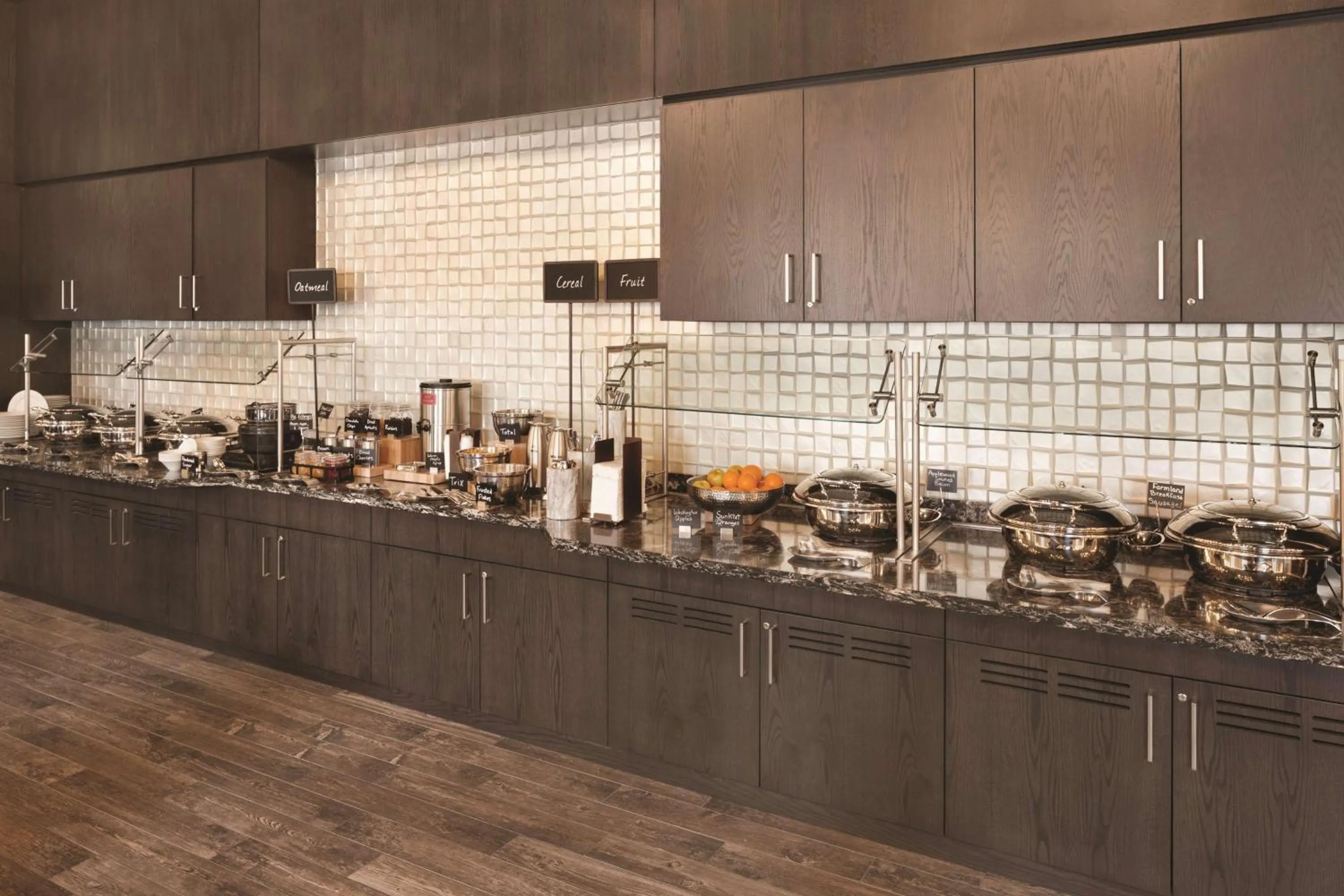 Dining area in Embassy Suites Pittsburgh-Downtown