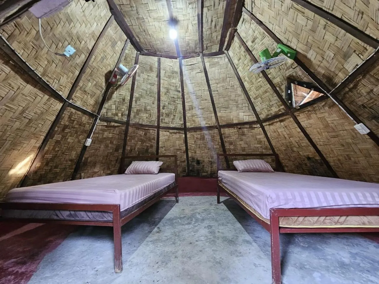 Twin Room with Shared Bathroom in The Last Resort