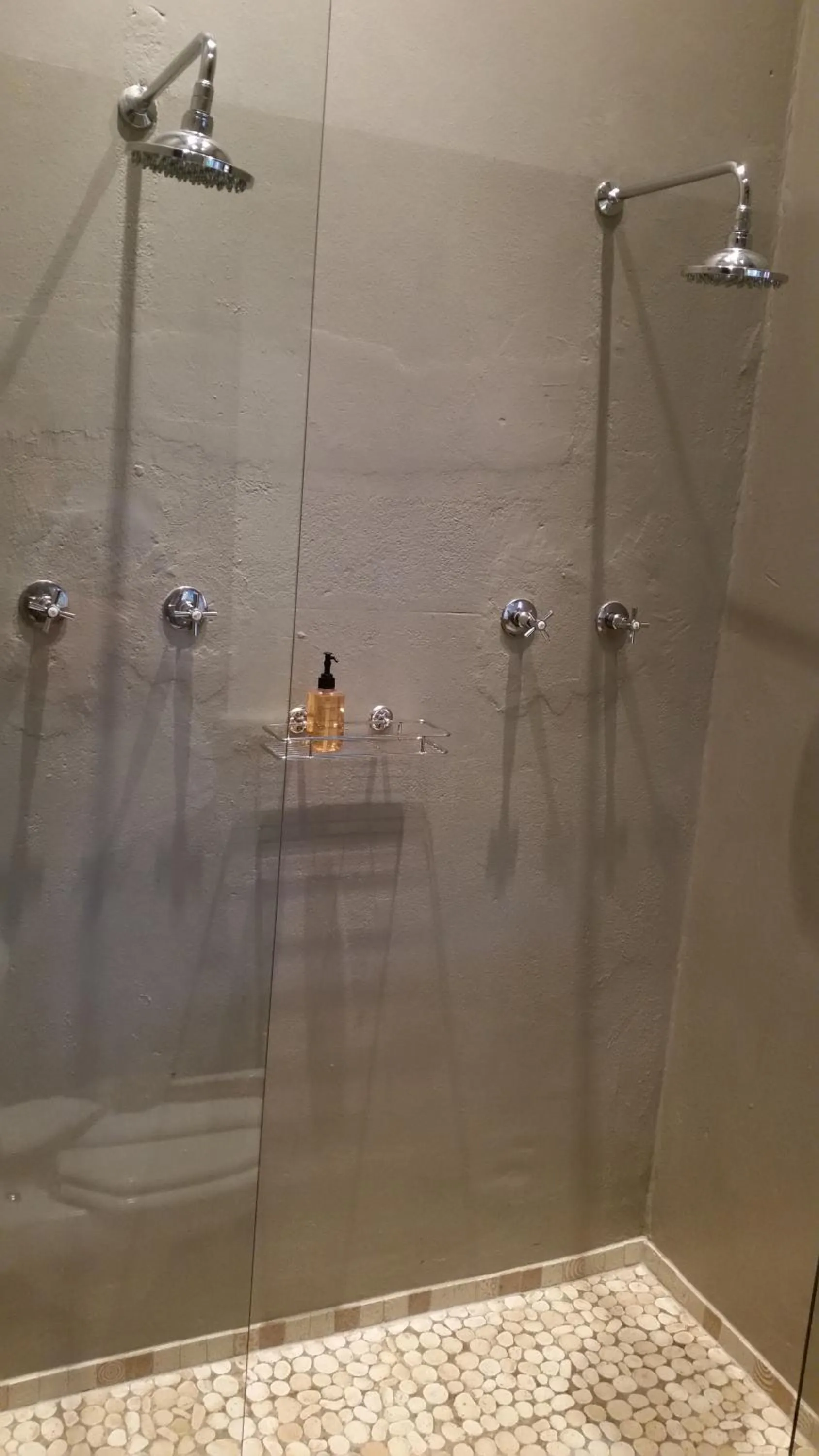 Shower in Jardin d'ébène Boutique Guesthouse