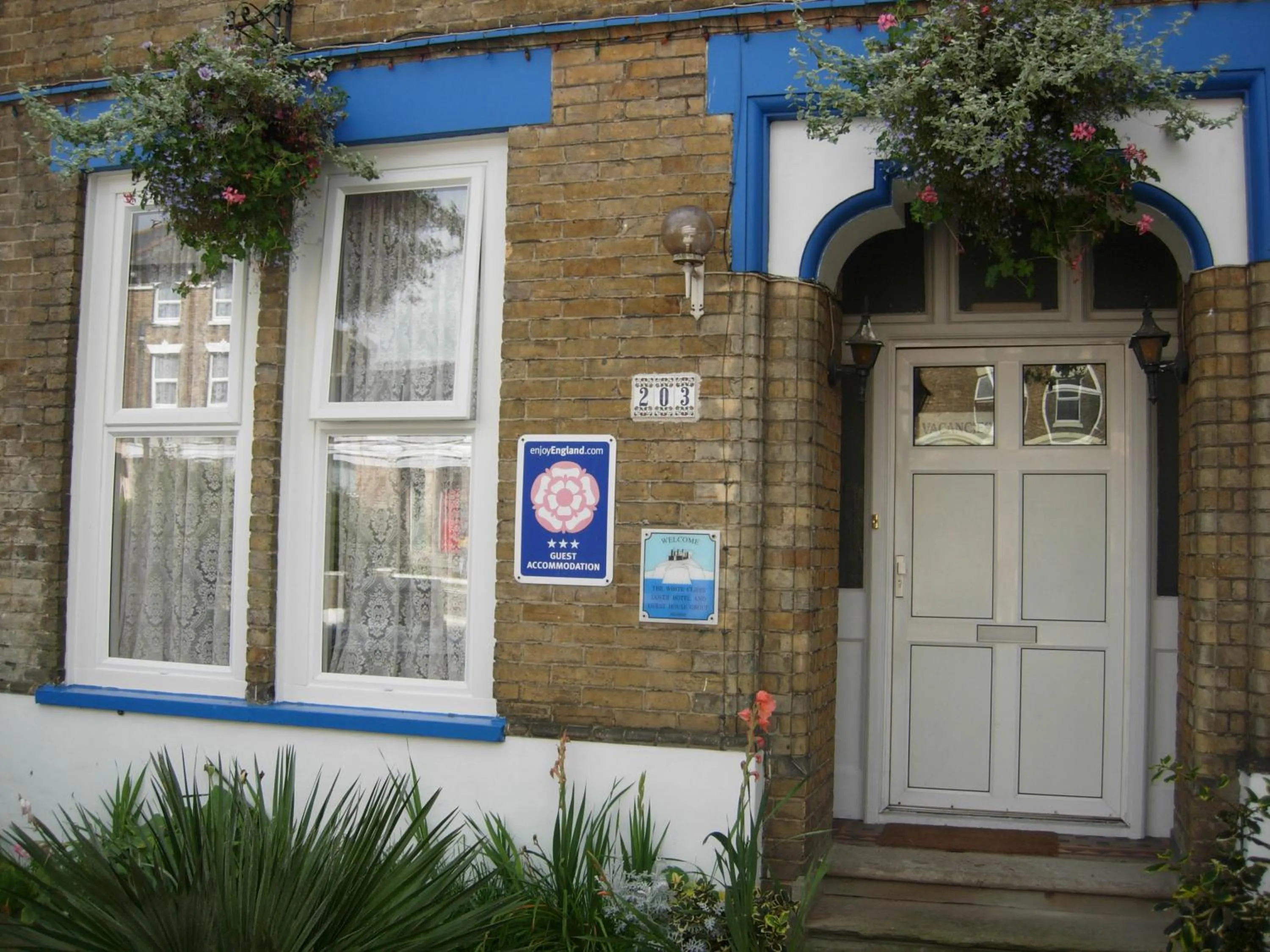 Facade/entrance in Longfield Guest House