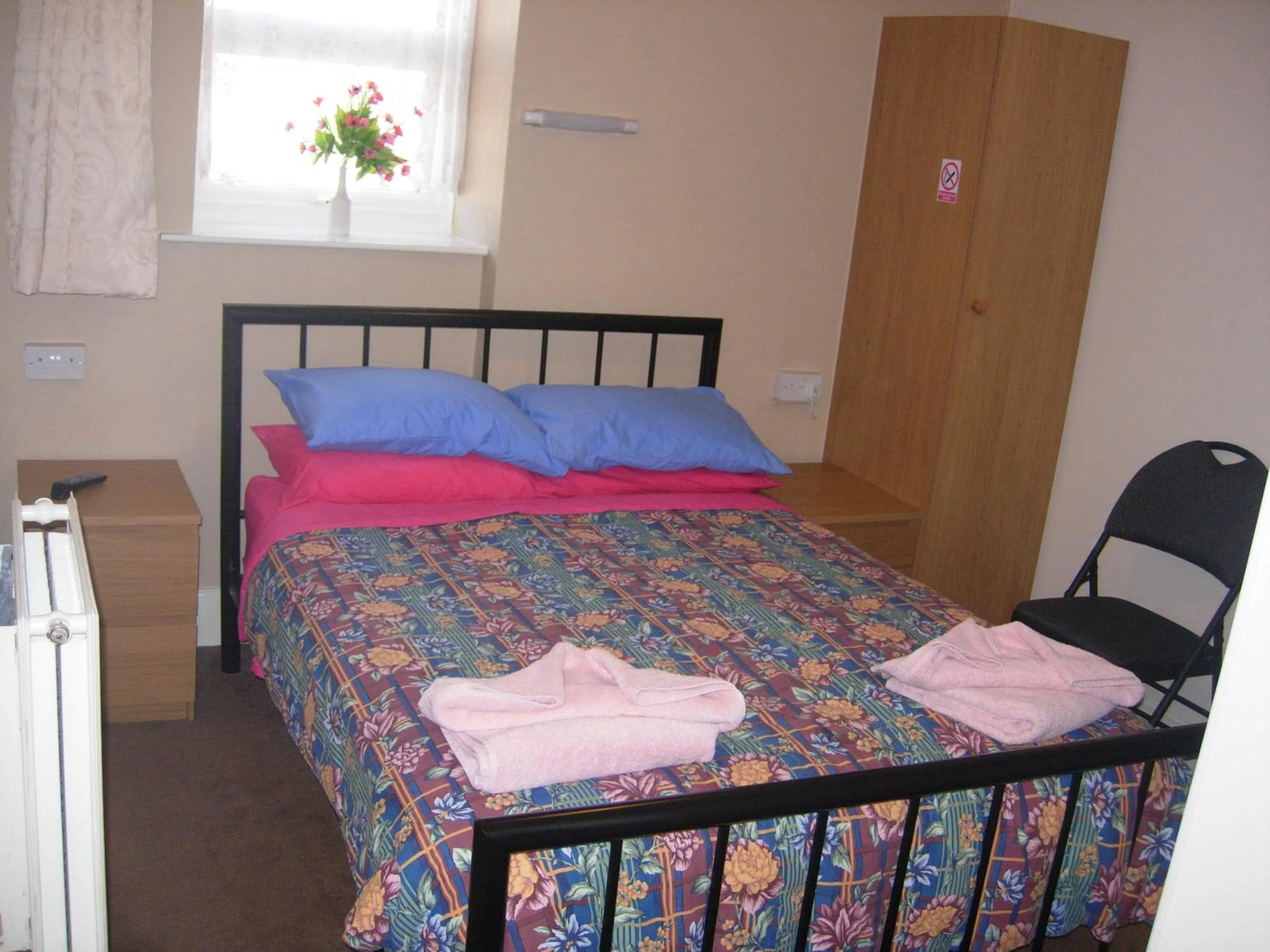 Bed in Longfield Guest House