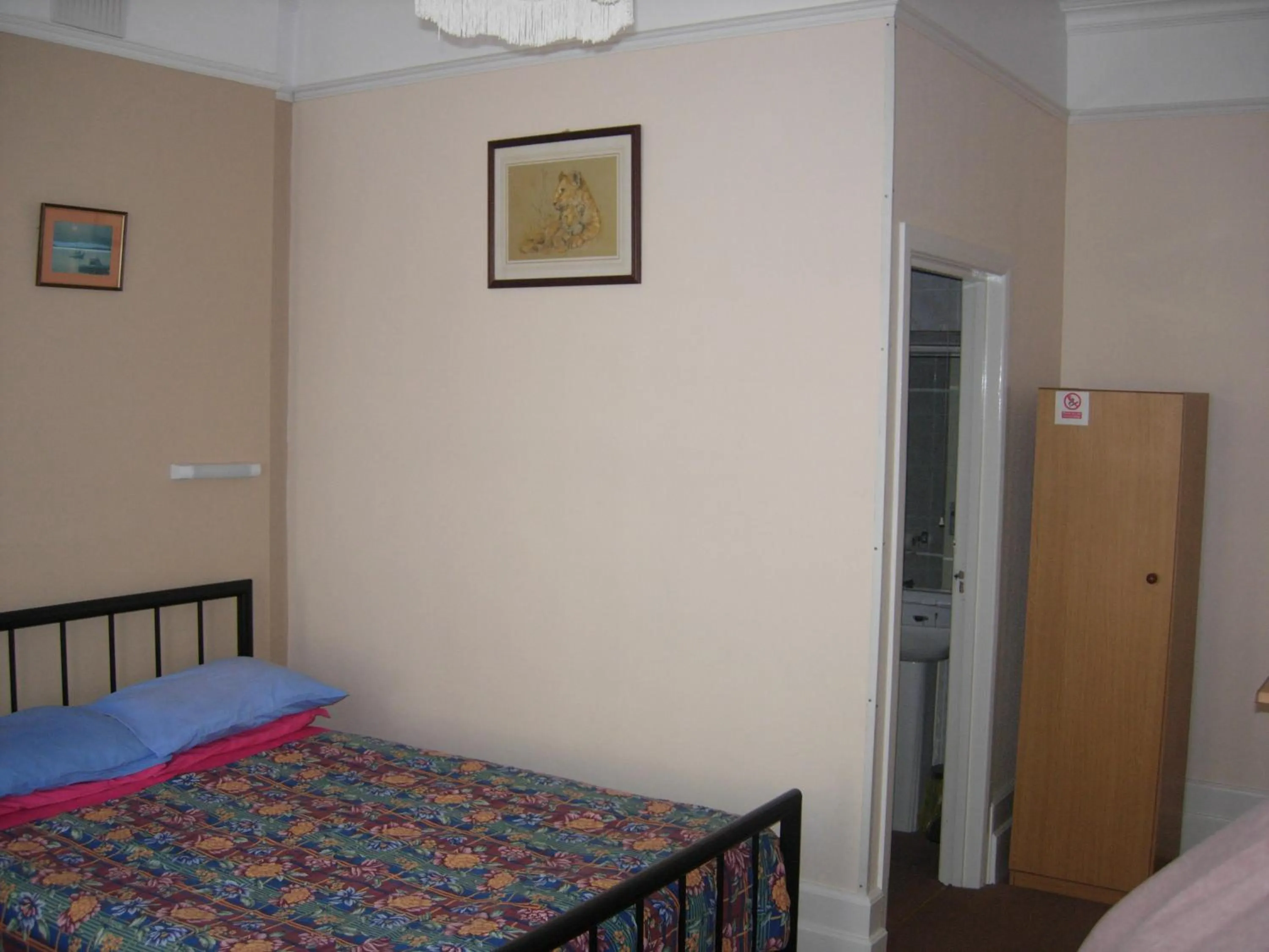 Photo of the whole room, Bed in Longfield Guest House