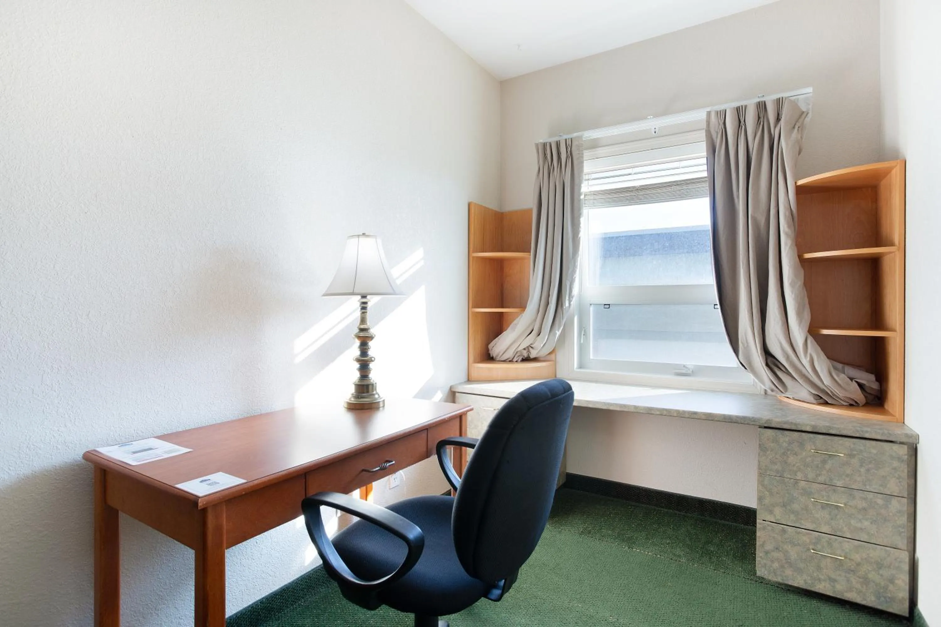 Lakeview Inns & Suites - Okotoks