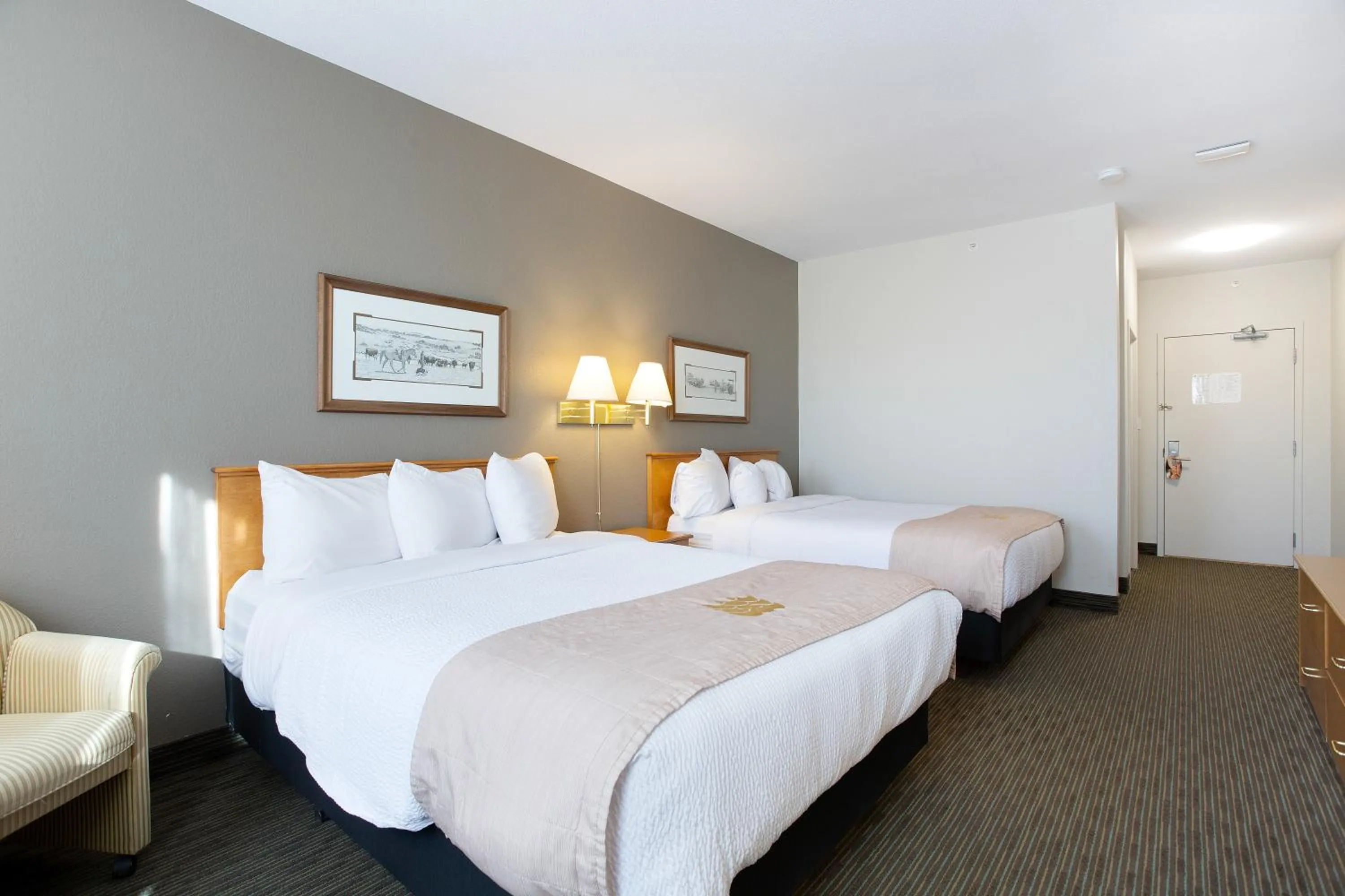 Bed in Lakeview Inns & Suites - Okotoks