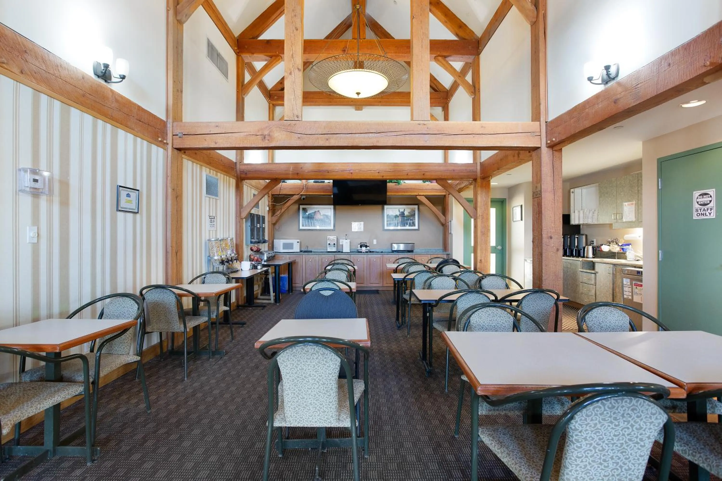 Lakeview Inns & Suites - Okotoks