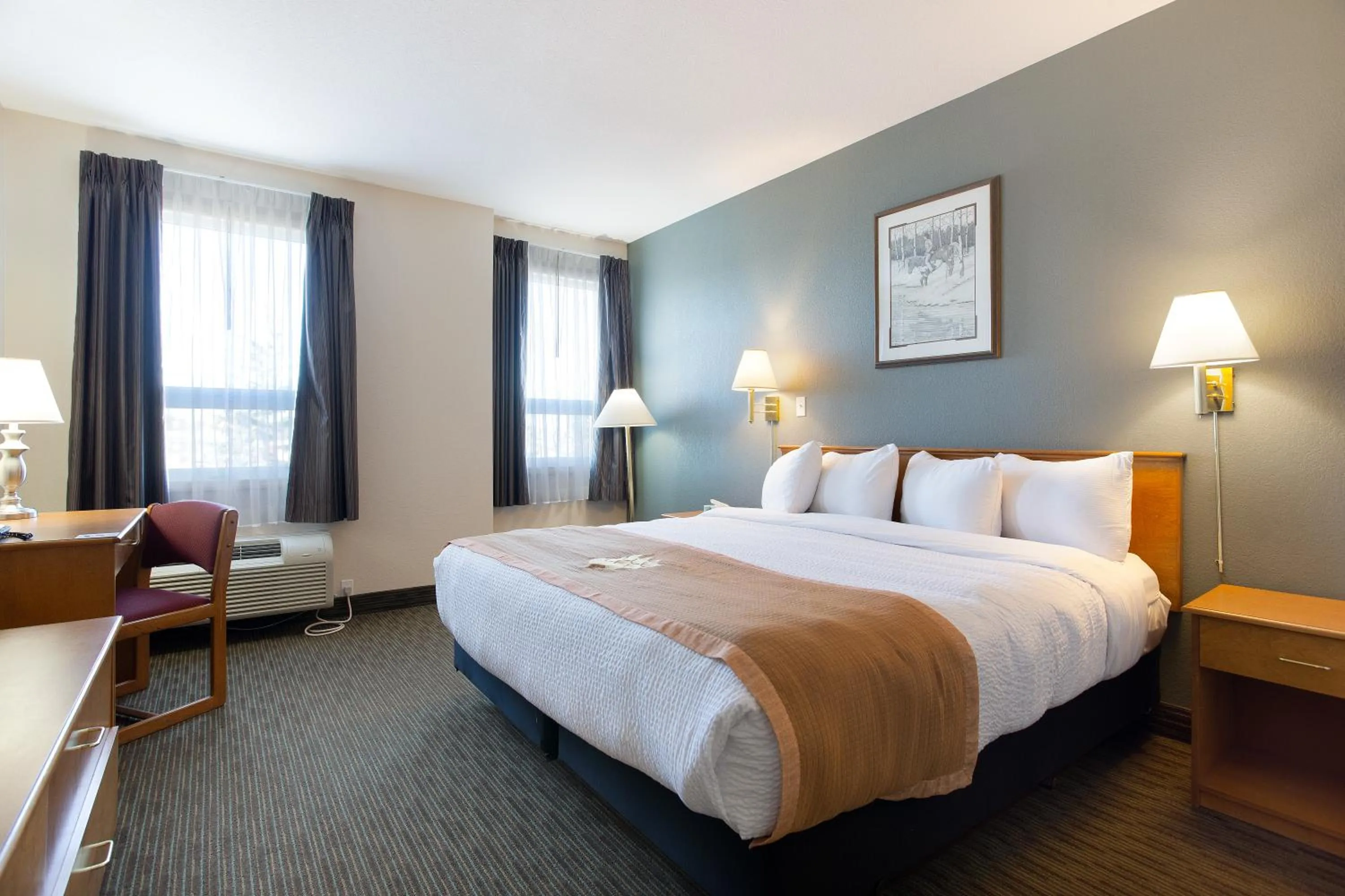 Bed in Lakeview Inns & Suites - Okotoks