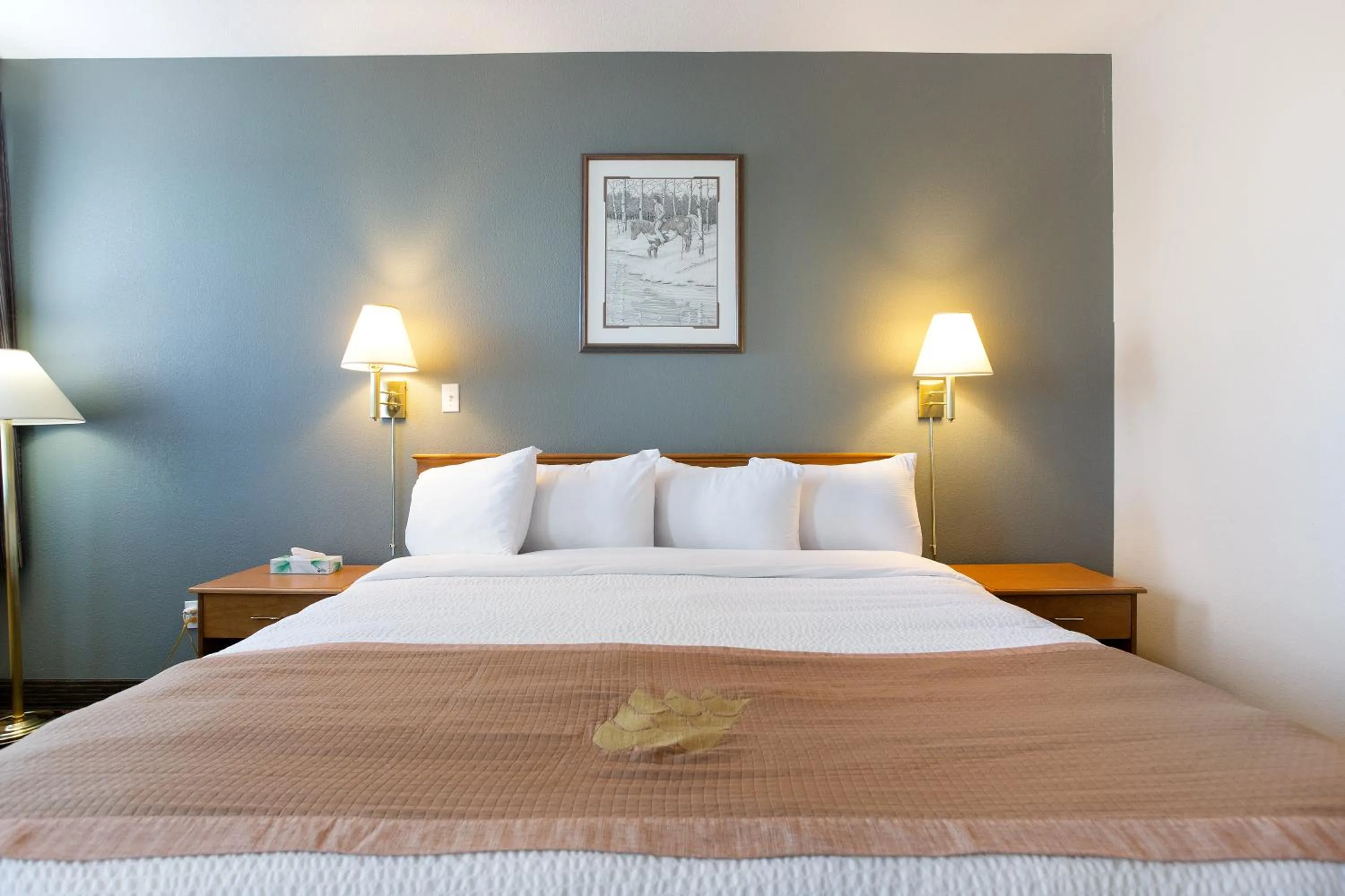 Bed in Lakeview Inns & Suites - Okotoks